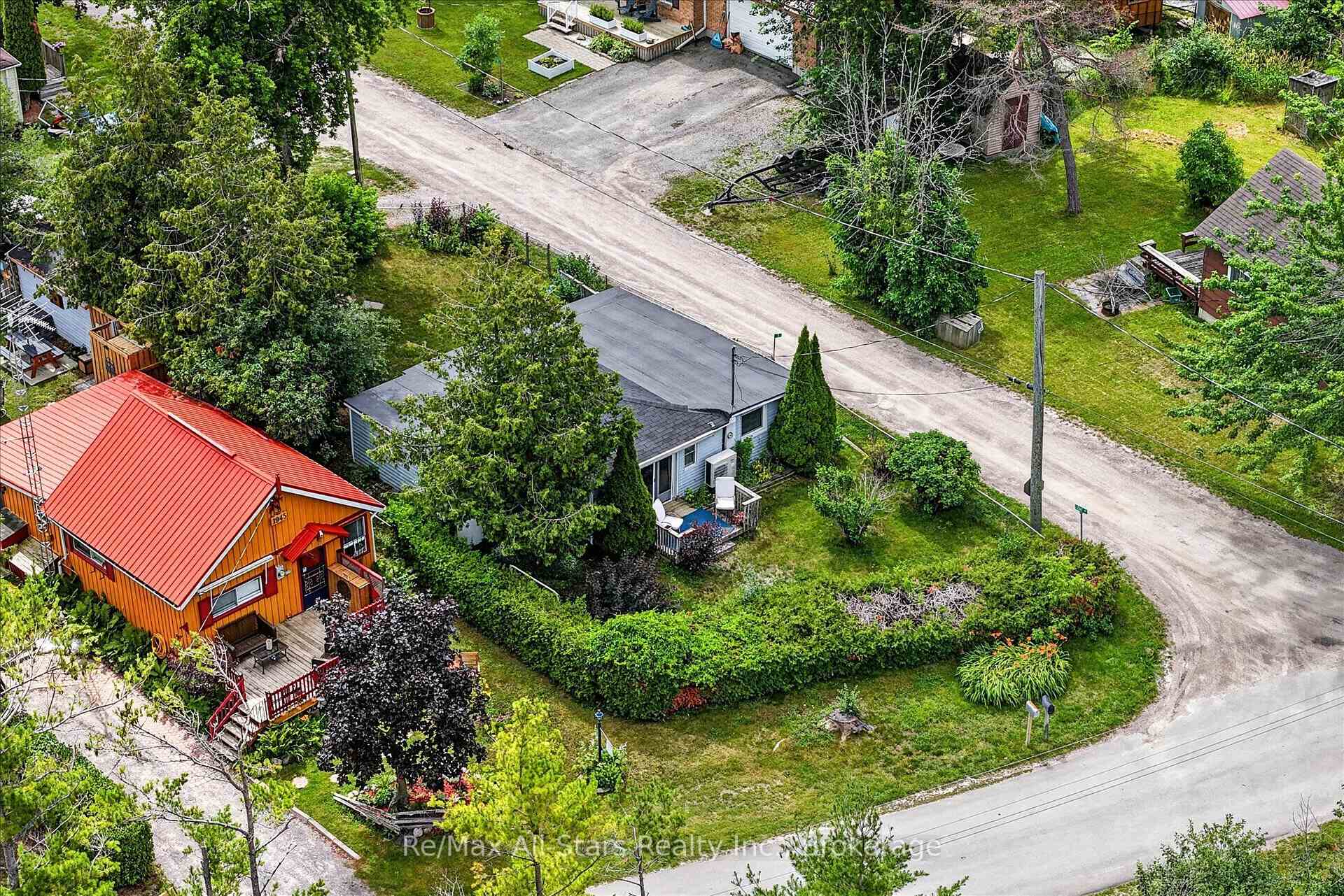 Photo 5 of 3 Leaf Street, Kawartha Lakes, Dunsford — HOMEH