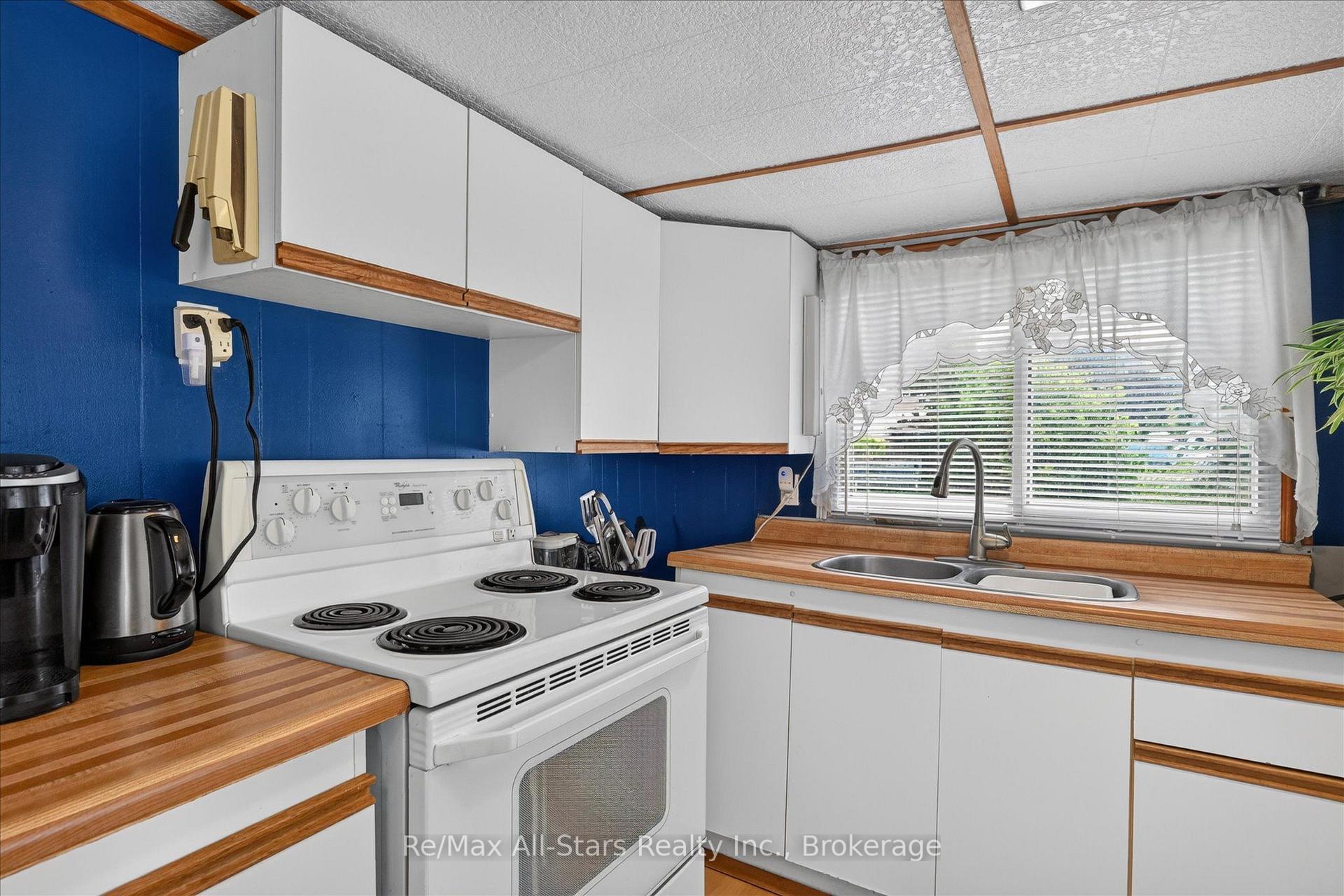 Photo 13 of 3 Leaf Street, Kawartha Lakes, Dunsford — HOMEH