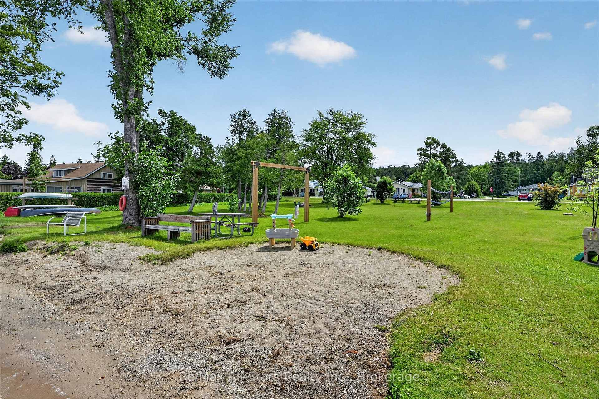 Photo 36 of 3 Leaf Street, Kawartha Lakes, Dunsford — HOMEH