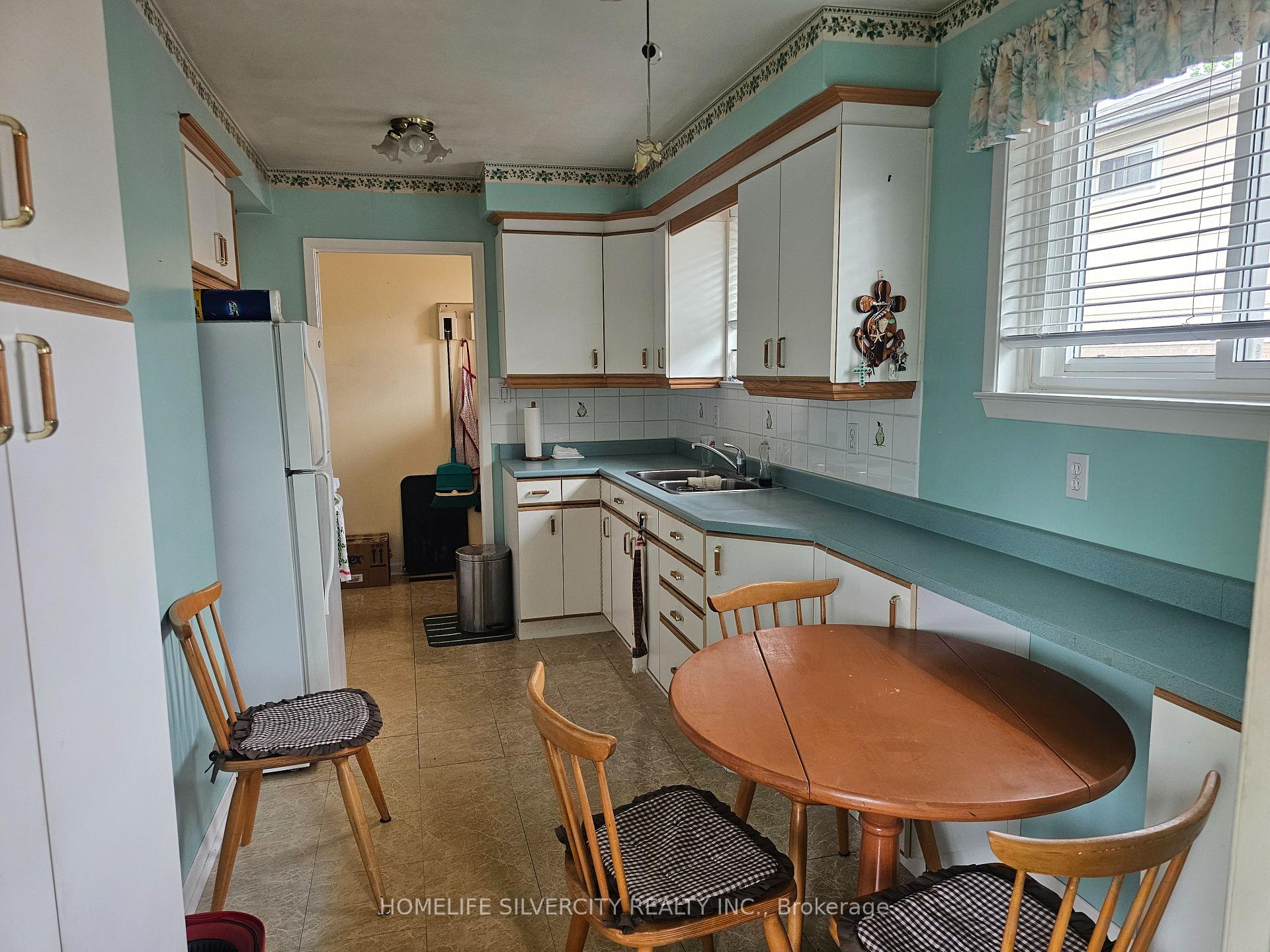 Photo 2 of 7746 Redstone Road, Mississauga, Malton — HOMEH