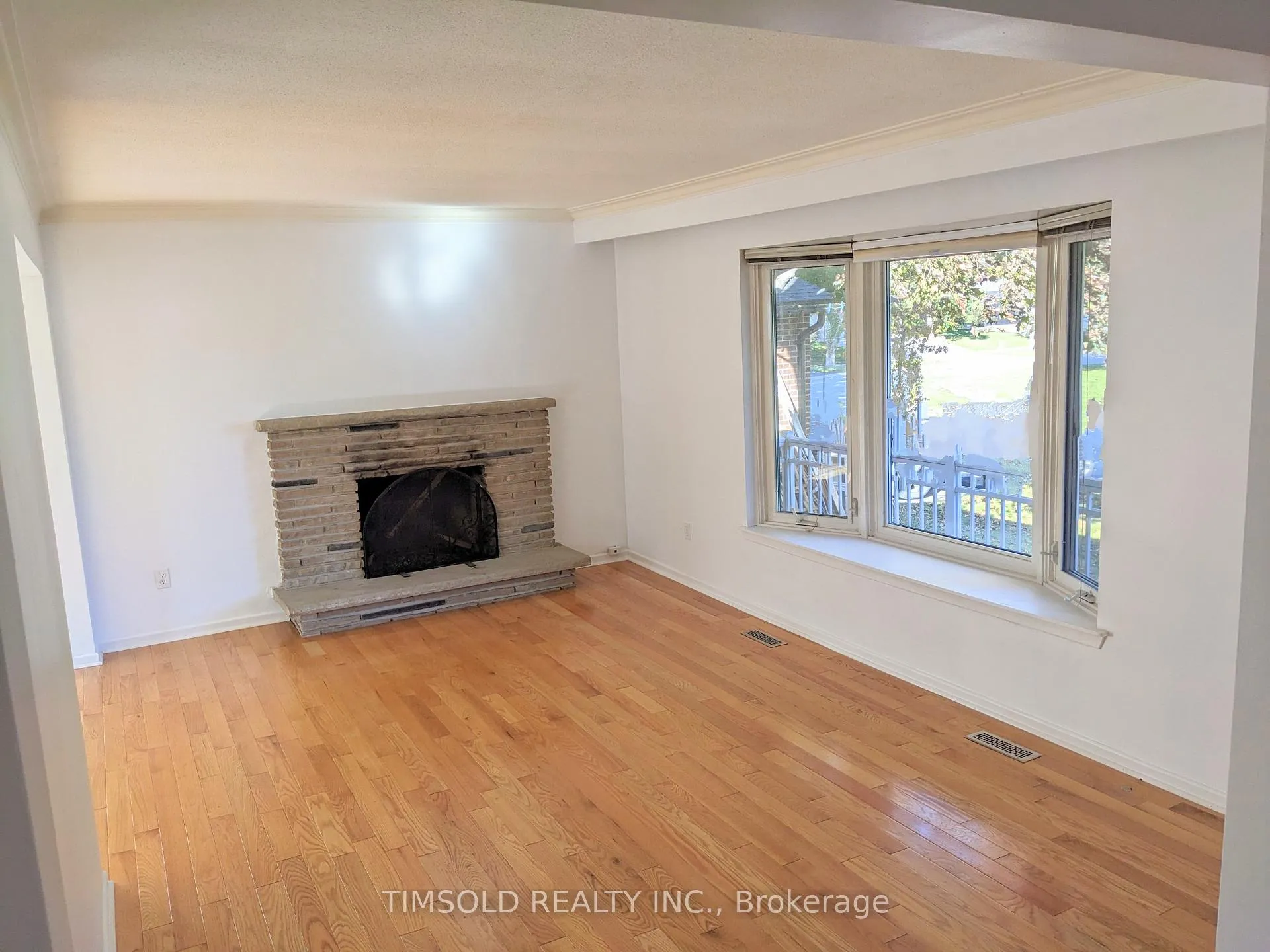Photo 2 of 25 Pringle Avenue, Markham, Markham Village — HOMEH