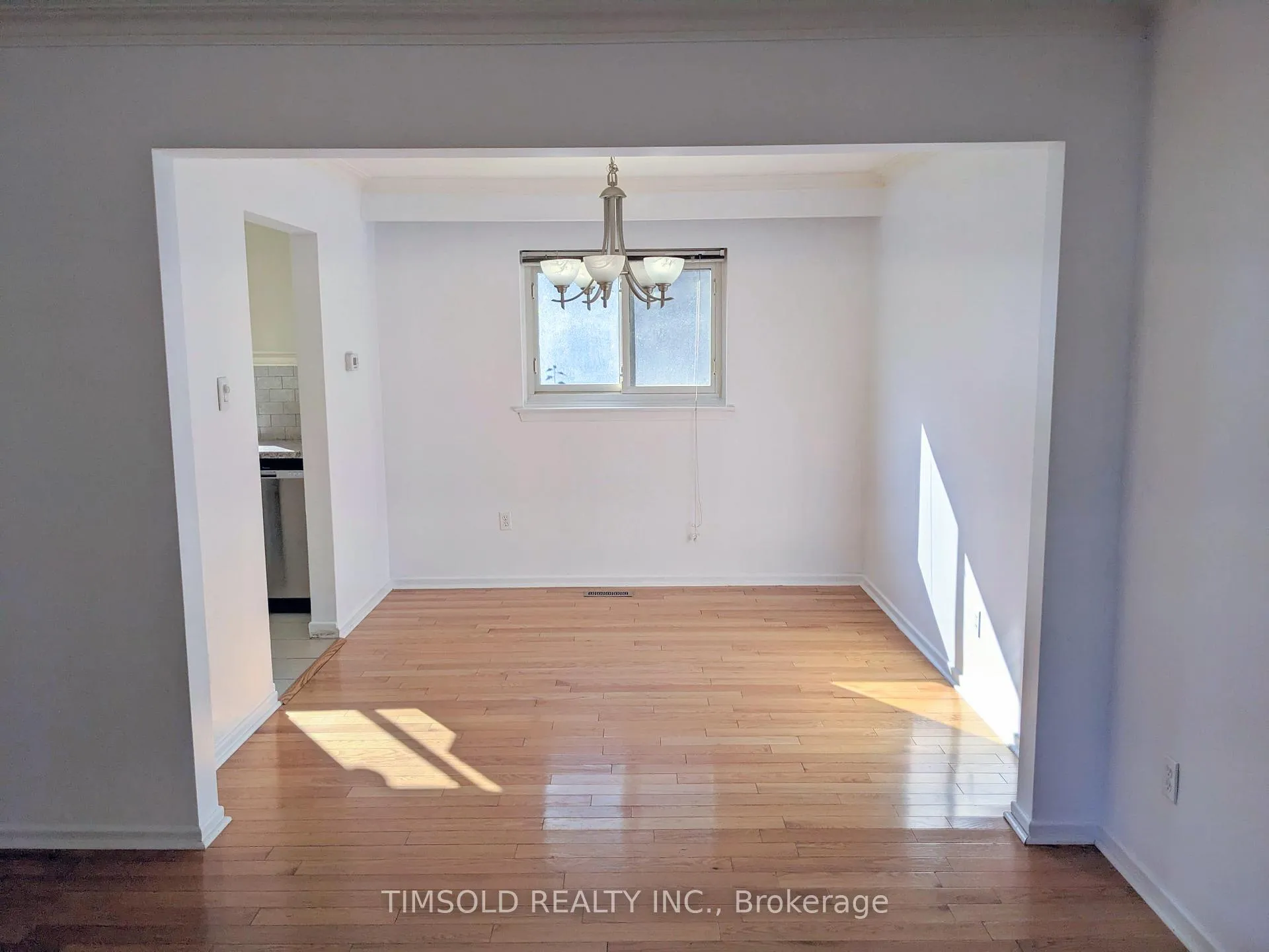 Photo 3 of 25 Pringle Avenue, Markham, Markham Village — HOMEH