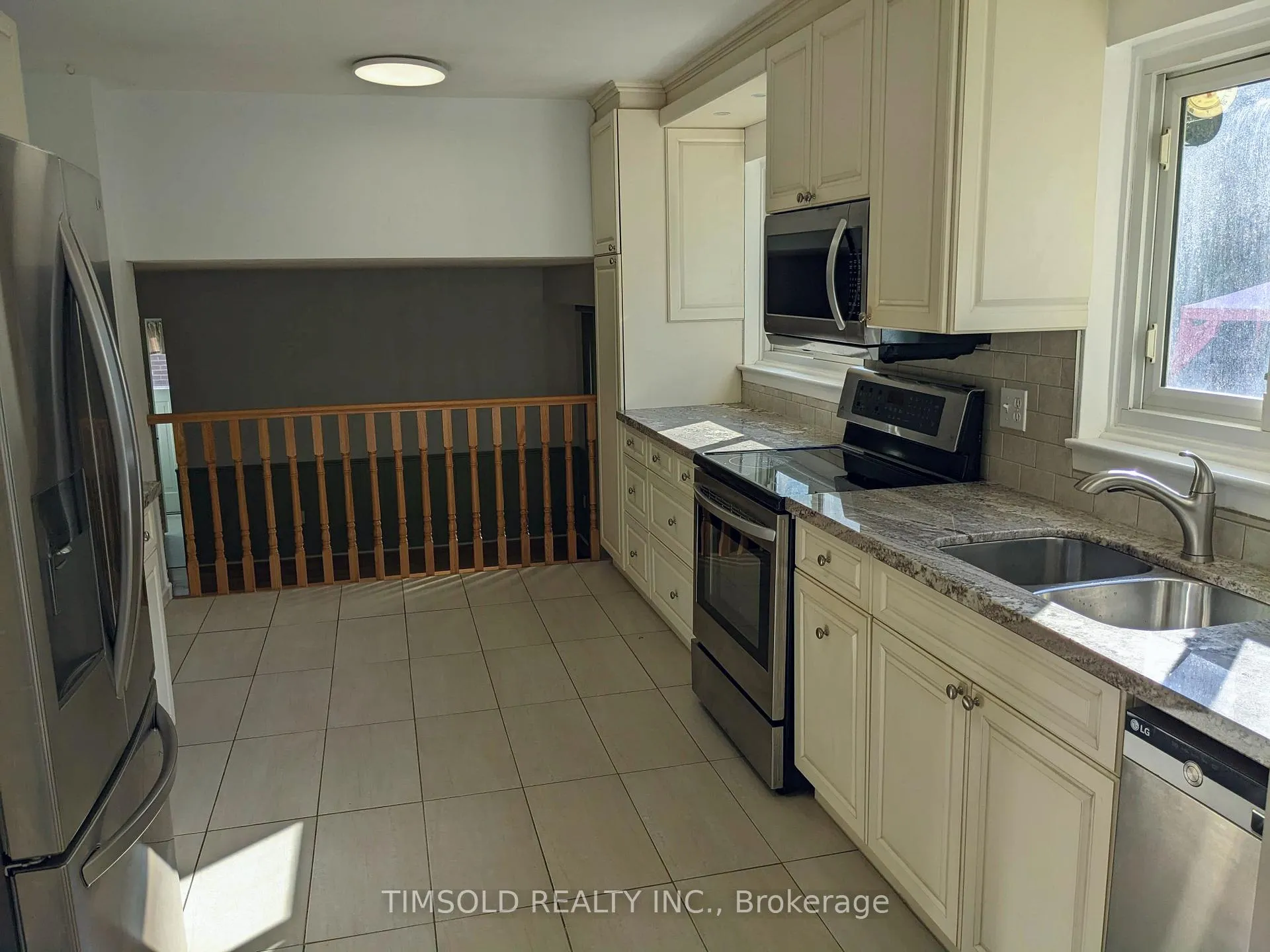 Photo 5 of 25 Pringle Avenue, Markham, Markham Village — HOMEH
