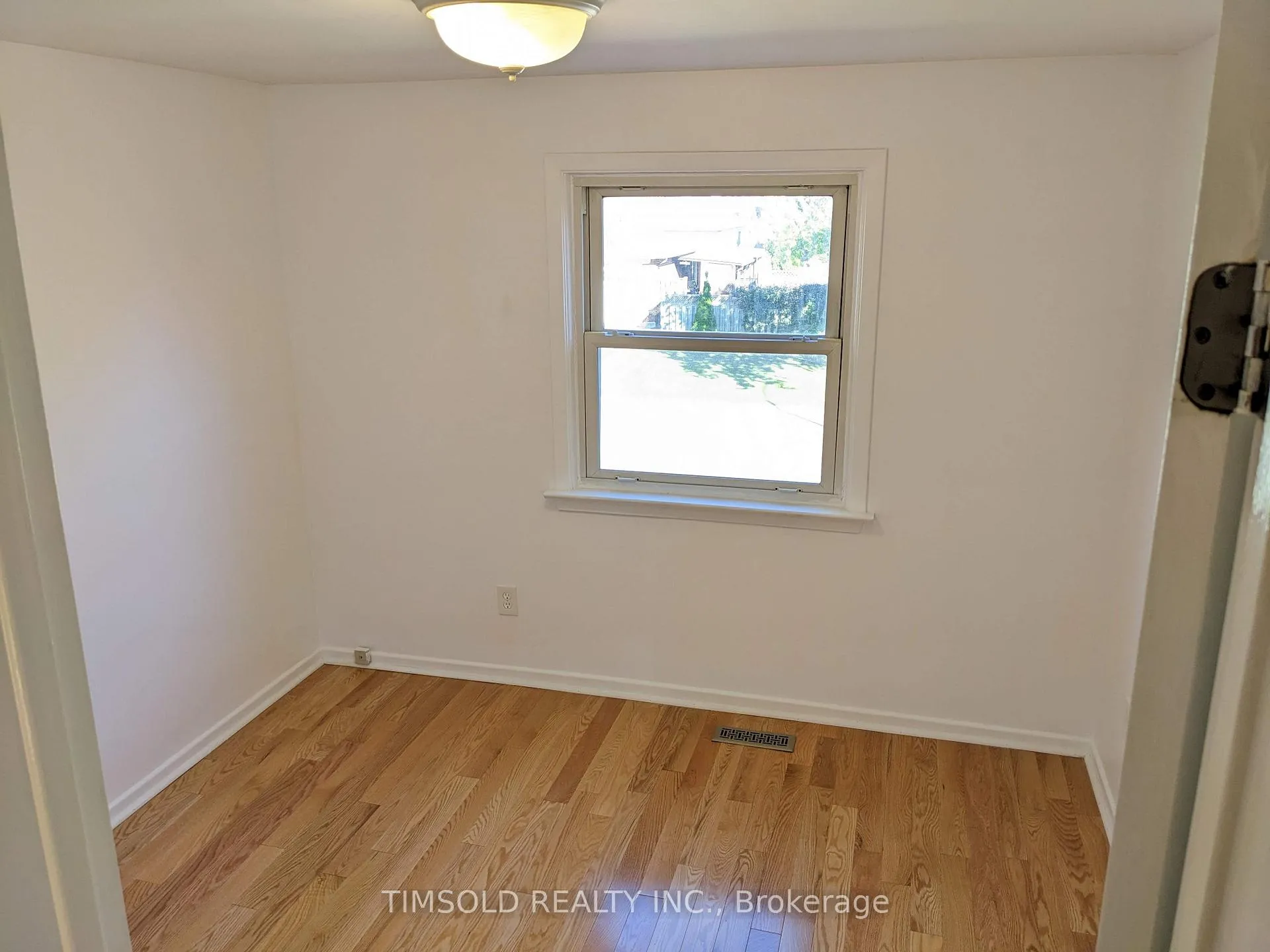 Photo 8 of 25 Pringle Avenue, Markham, Markham Village — HOMEH