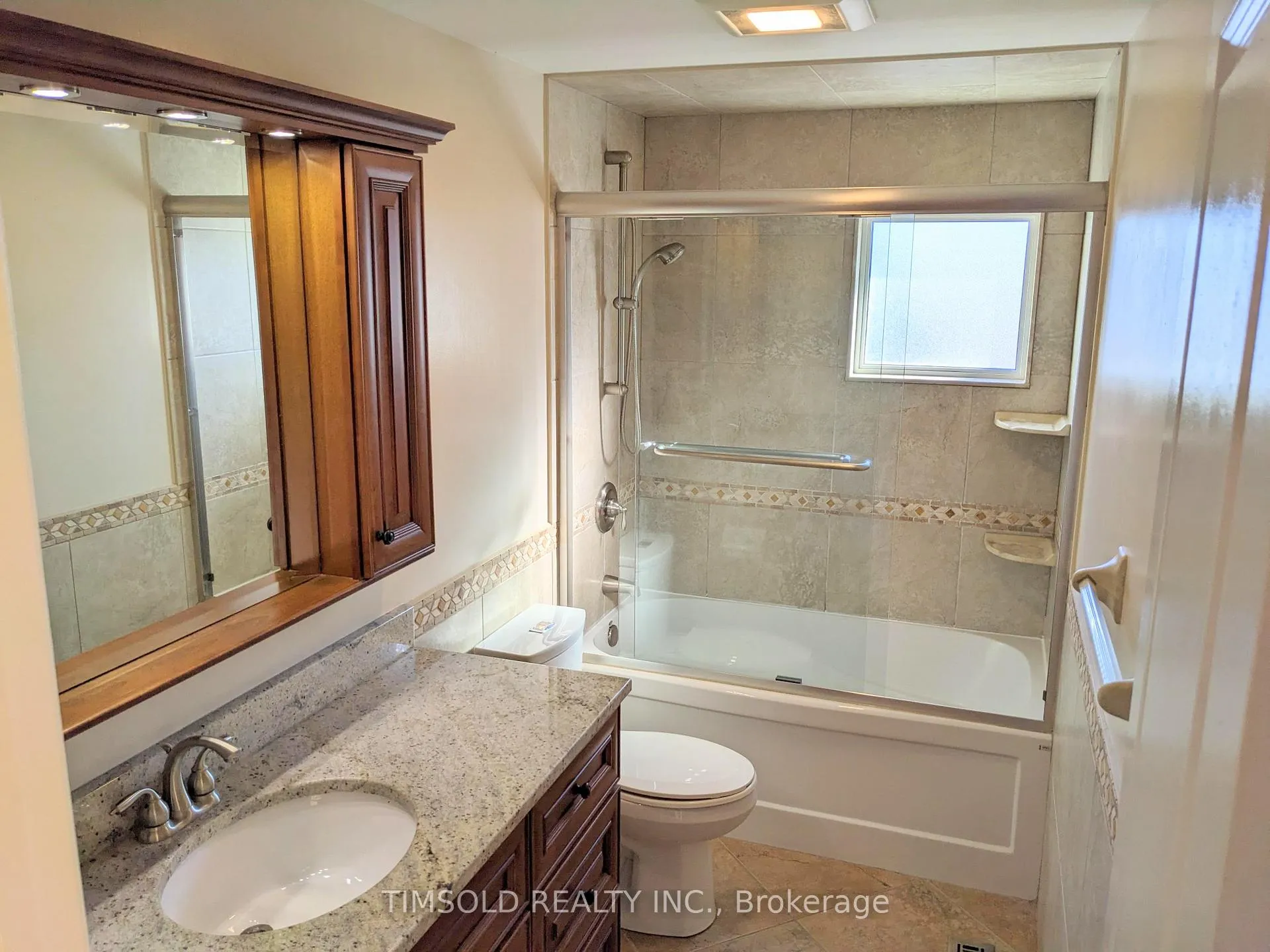 Photo 10 of 25 Pringle Avenue, Markham, Markham Village — HOMEH