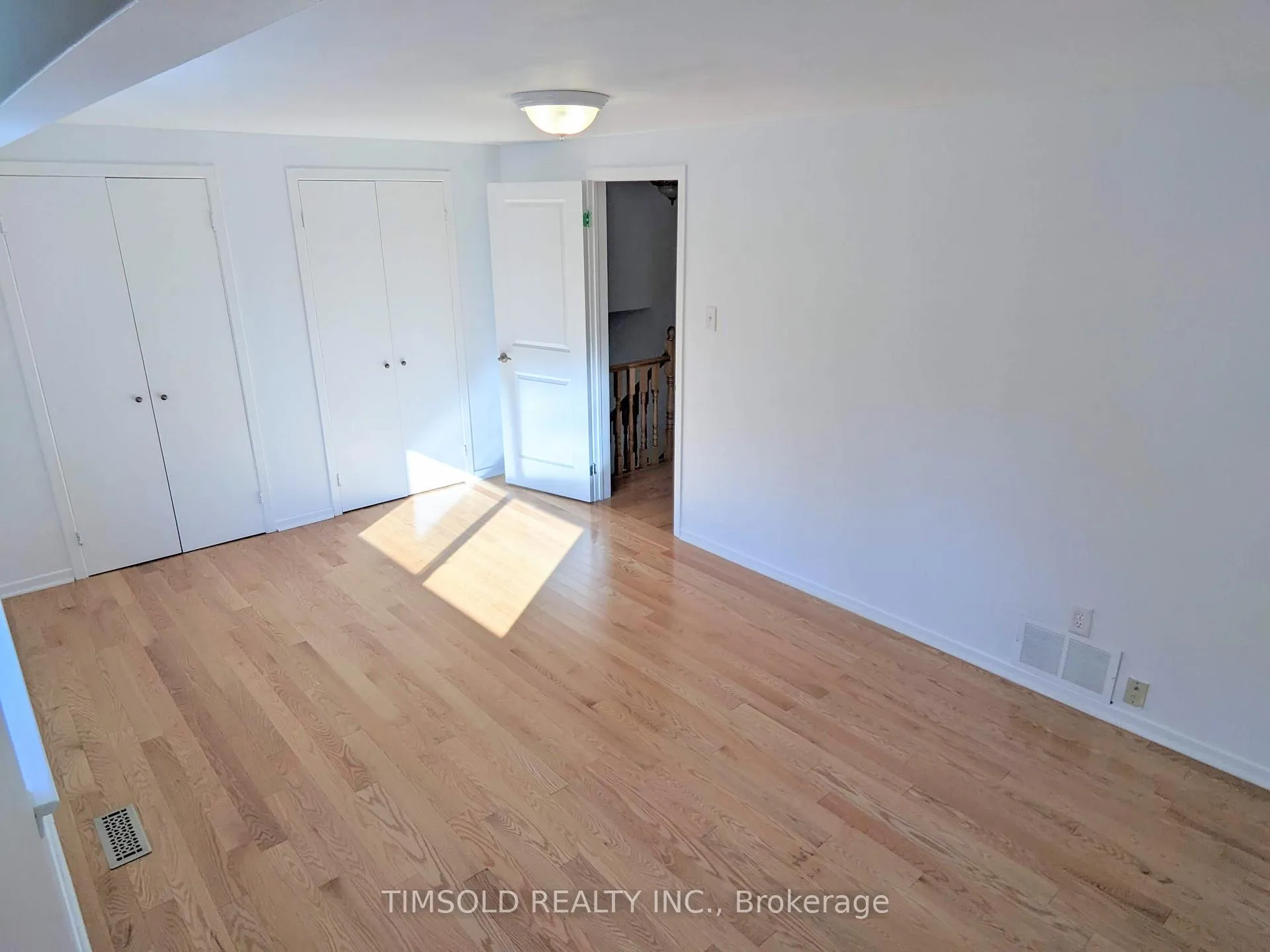 Photo 11 of 25 Pringle Avenue, Markham, Markham Village — HOMEH