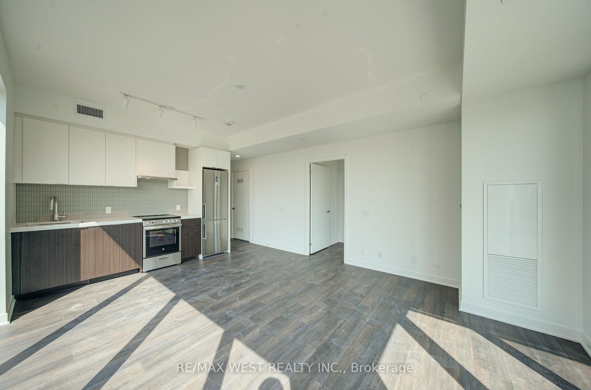 Photo 28 of Unit 2012, 6 Flavelle Trail, Vaughan, Steeles West Industrial — HOMEH