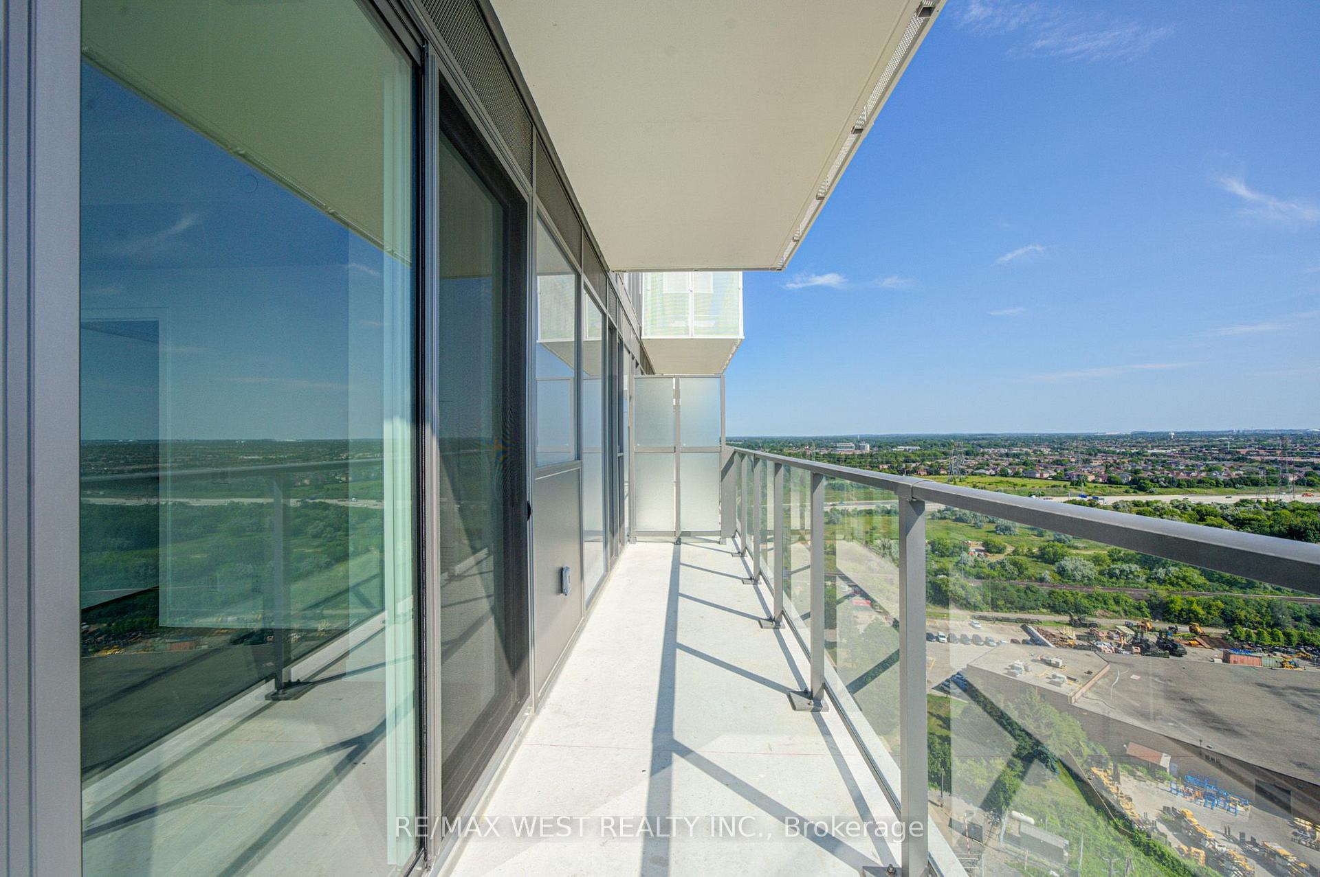 Photo 36 of Unit 2012, 6 Flavelle Trail, Vaughan, Steeles West Industrial — HOMEH