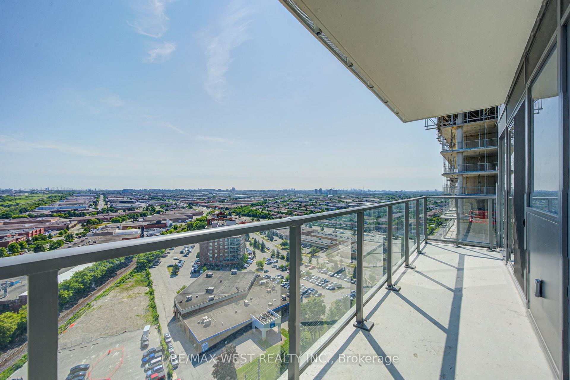 Photo 37 of Unit 2012, 6 Flavelle Trail, Vaughan, Steeles West Industrial — HOMEH