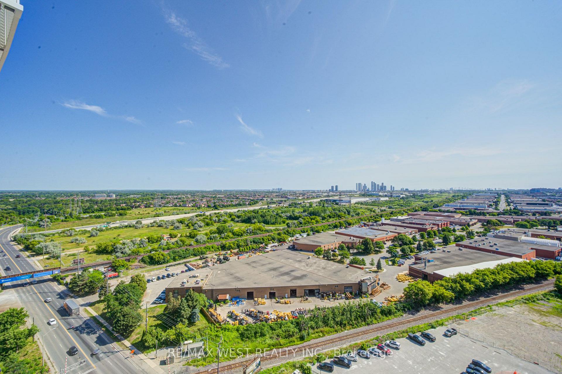 Photo 42 of Unit 2012, 6 Flavelle Trail, Vaughan, Steeles West Industrial — HOMEH