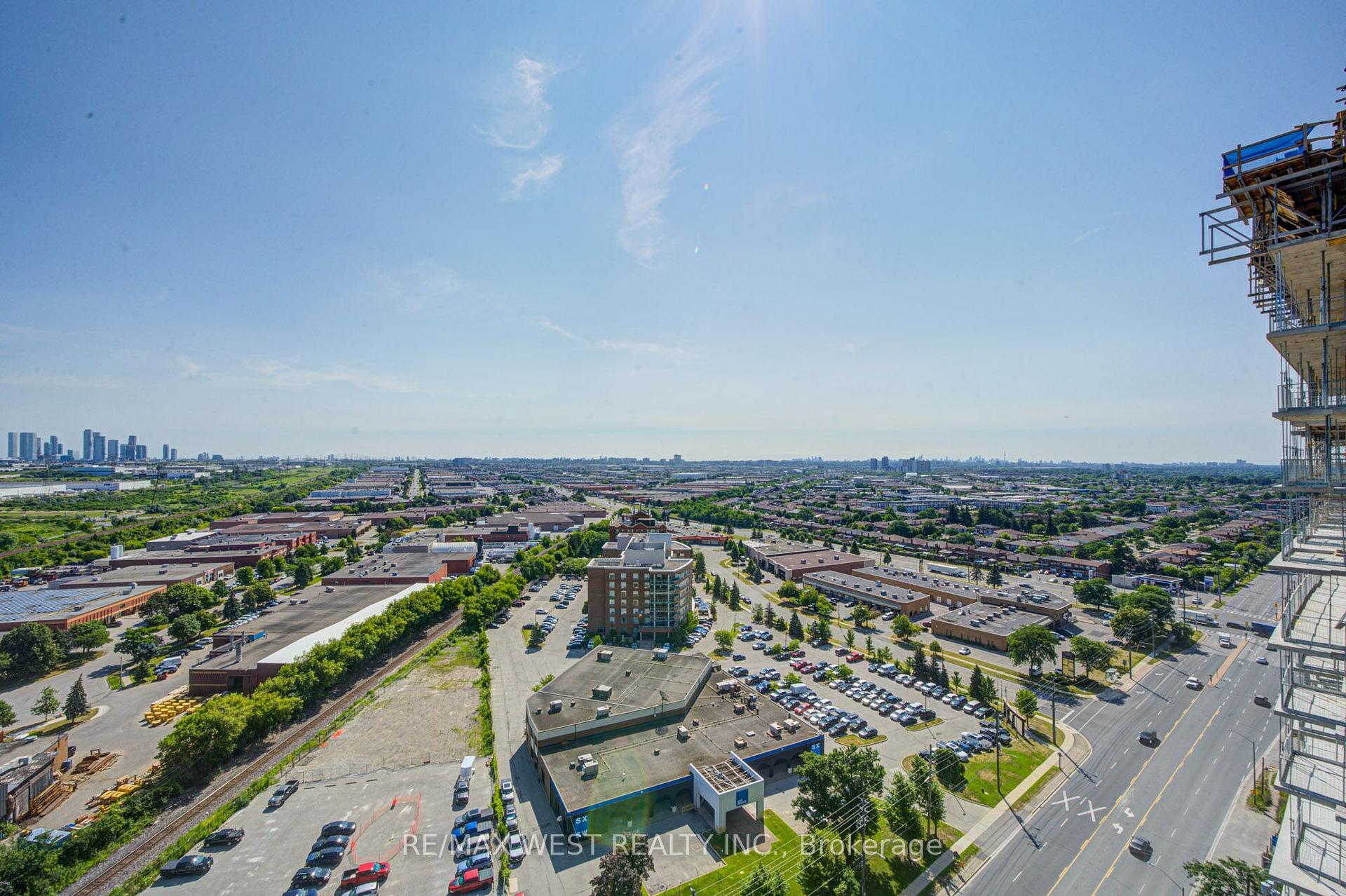 Photo 39 of Unit 2012, 6 Flavelle Trail, Vaughan, Steeles West Industrial — HOMEH