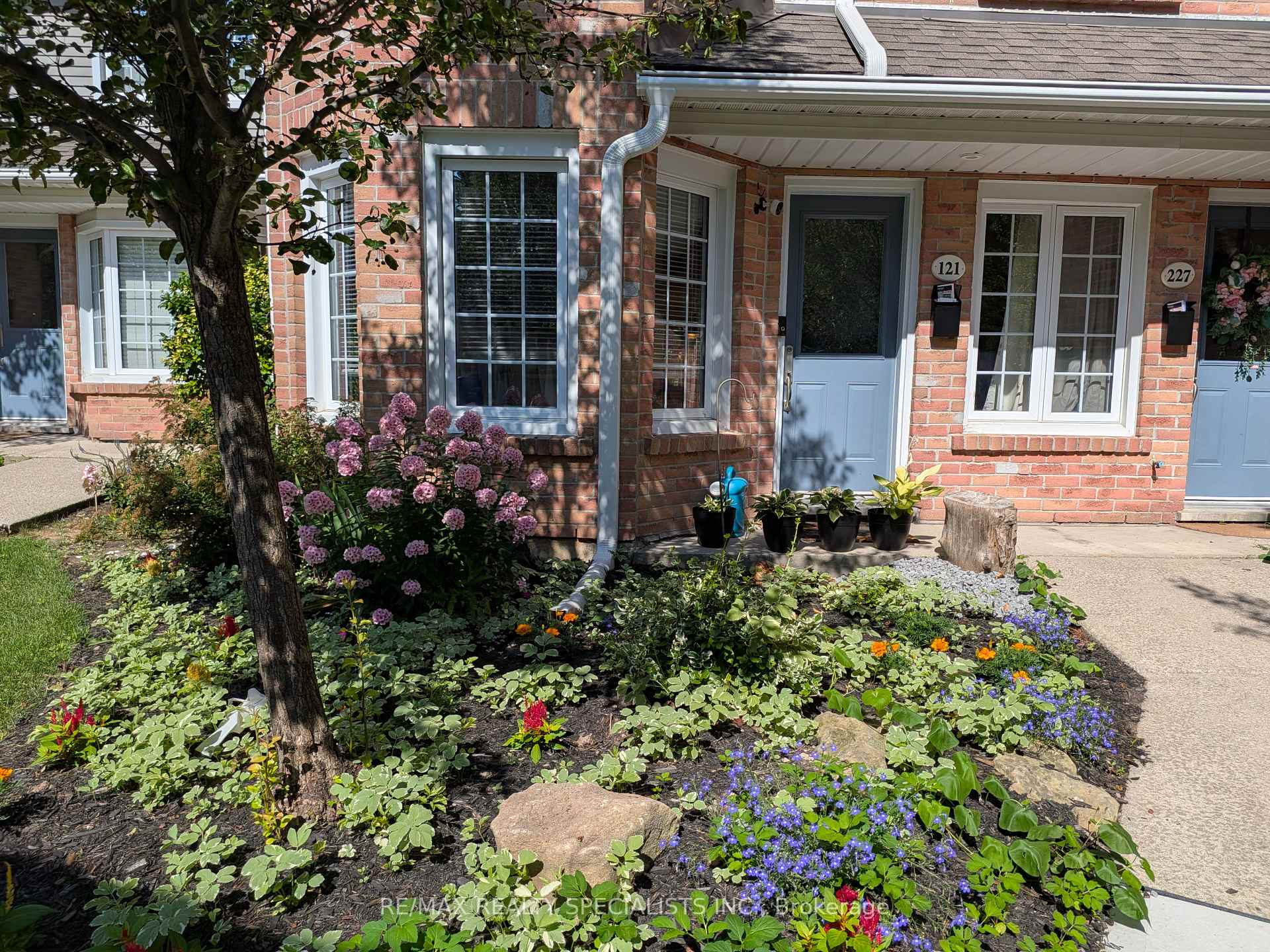 Photo 2 of Unit 121, 2110 Cleaver Avenue, Burlington, Headon — HOMEH