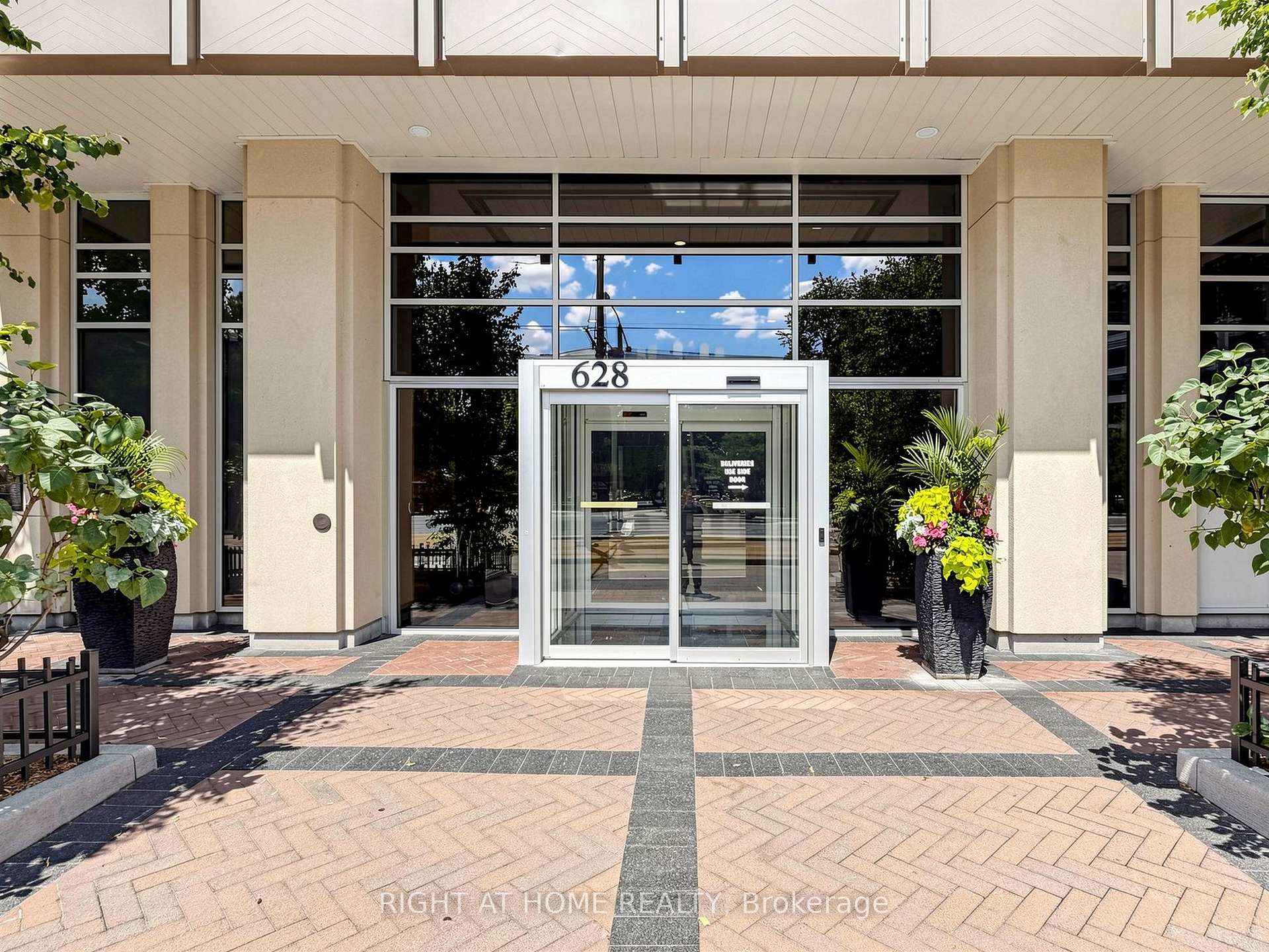 Photo 1 of Unit 1032, 628 Fleet Street, Toronto, Niagara — HOMEH