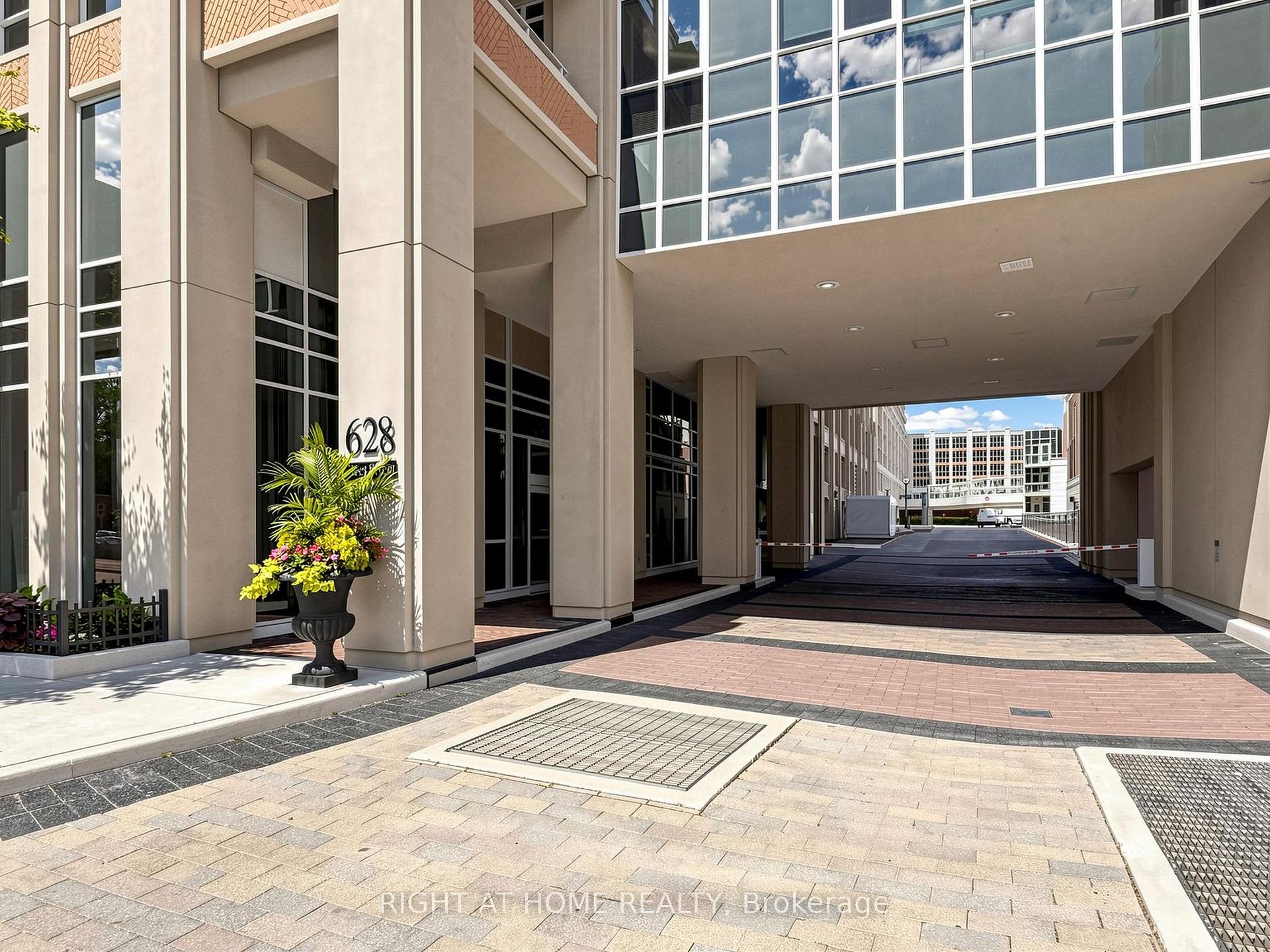 Photo 2 of Unit 1032, 628 Fleet Street, Toronto, Niagara — HOMEH