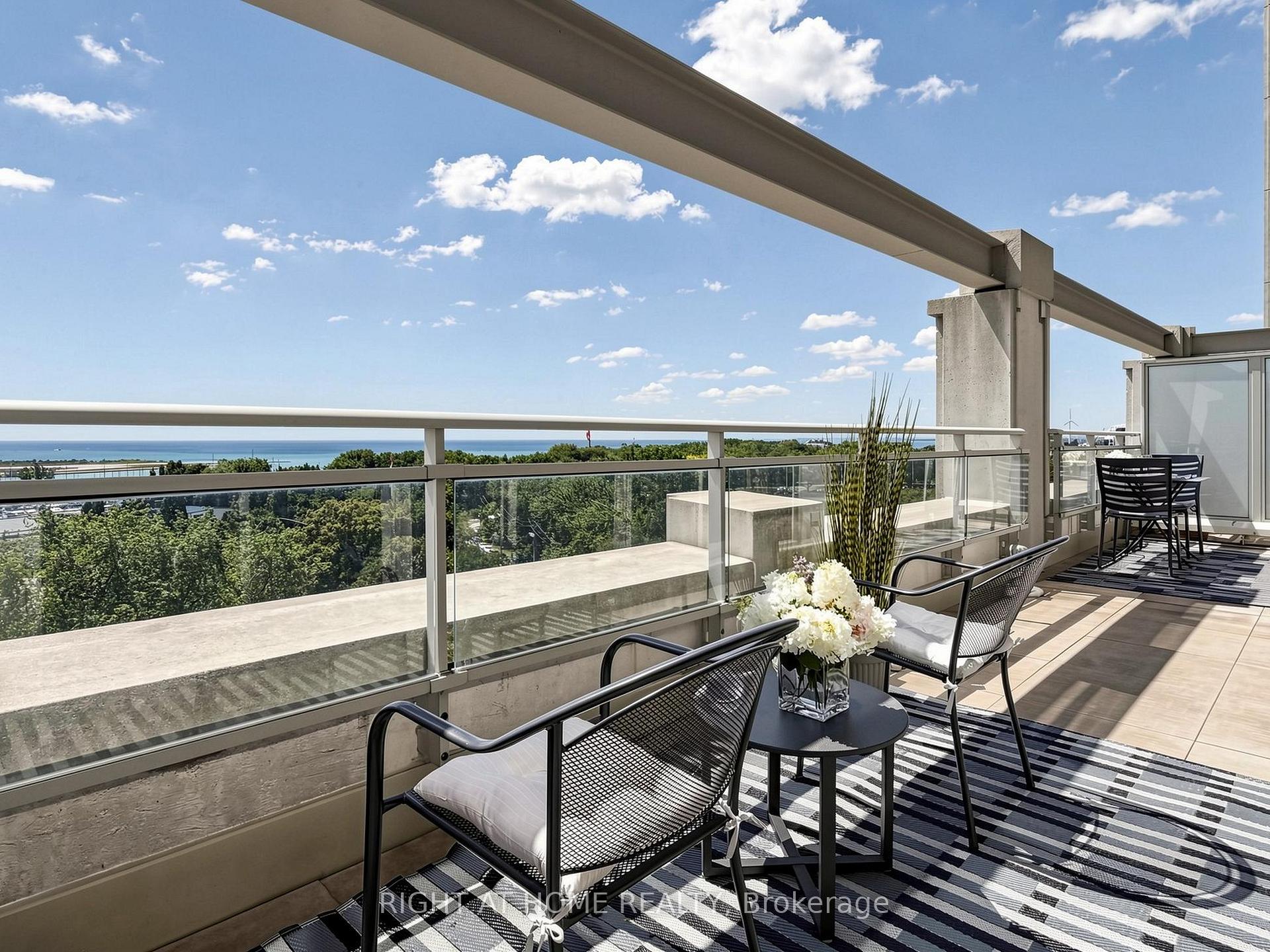 Photo 6 of Unit 1032, 628 Fleet Street, Toronto, Niagara — HOMEH