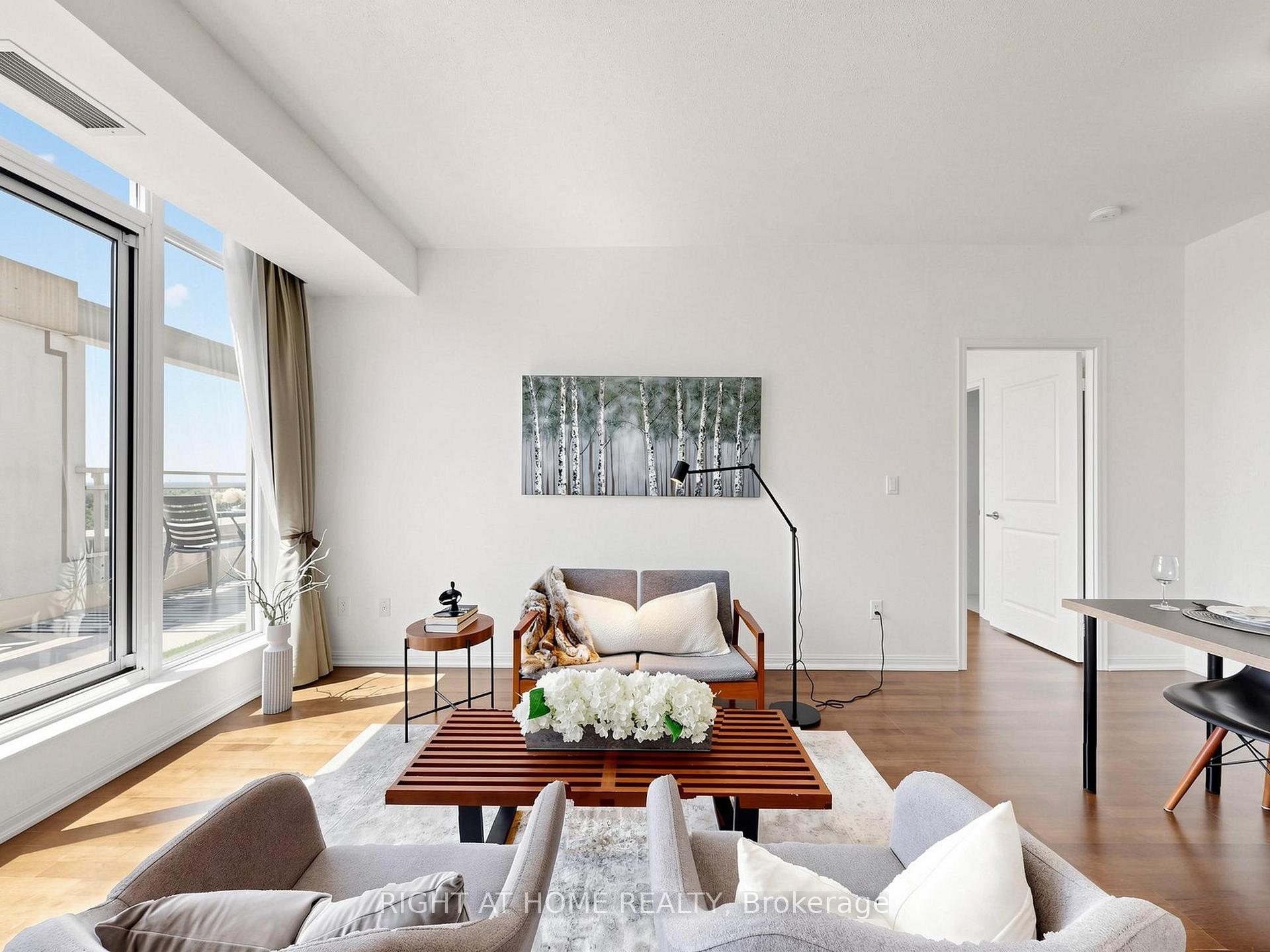 Photo 10 of Unit 1032, 628 Fleet Street, Toronto, Niagara — HOMEH