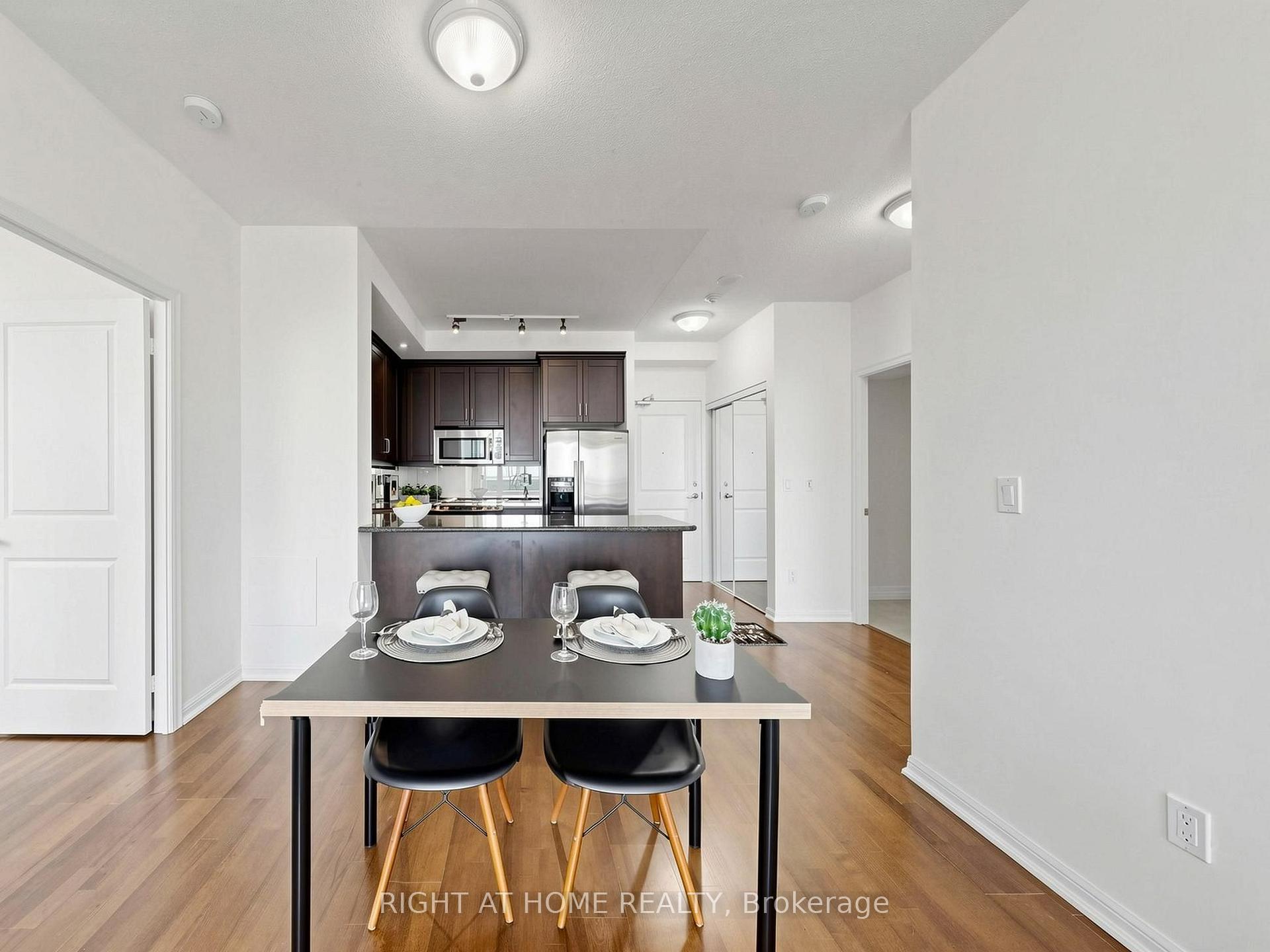 Photo 13 of Unit 1032, 628 Fleet Street, Toronto, Niagara — HOMEH