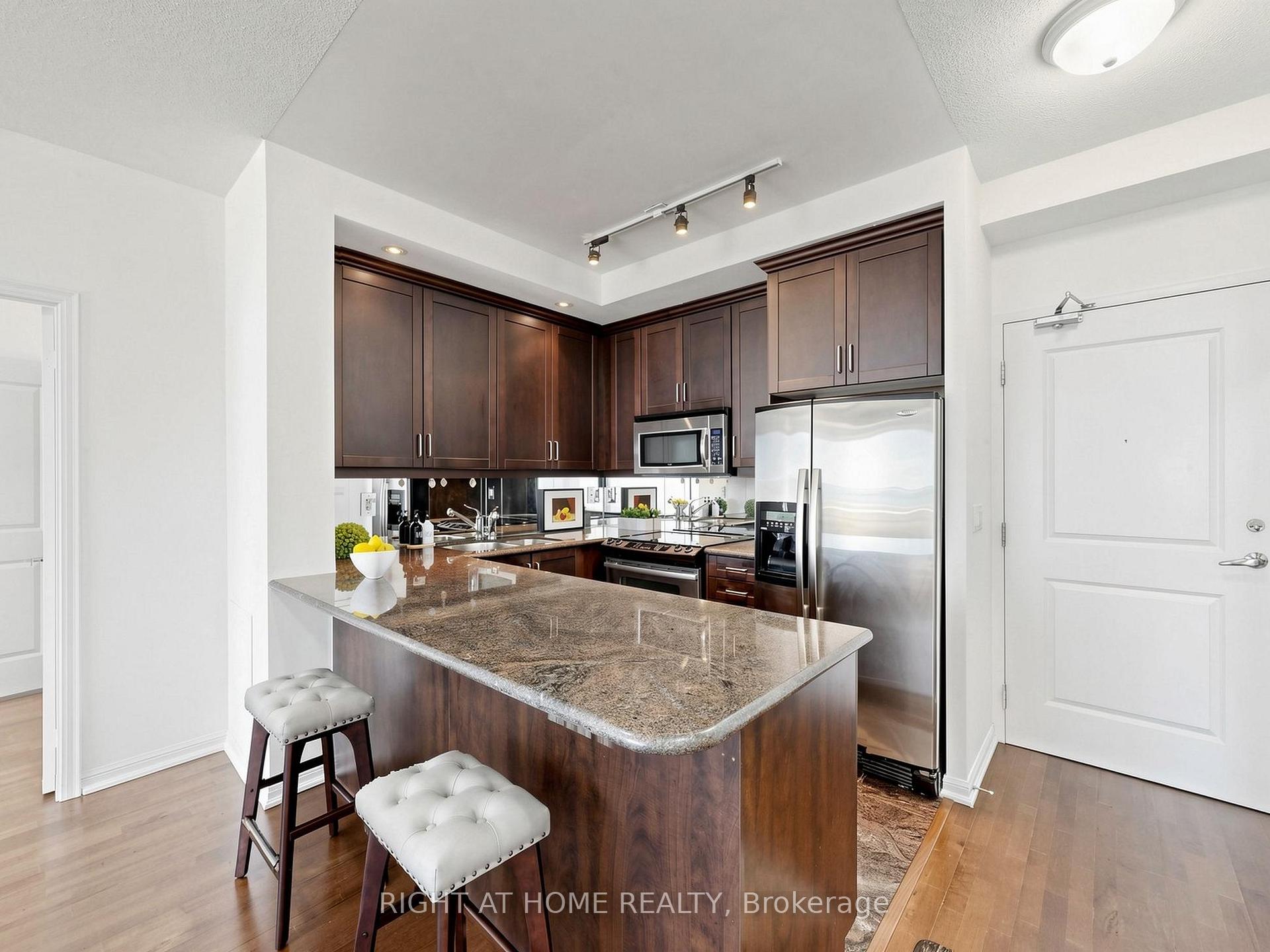 Photo 14 of Unit 1032, 628 Fleet Street, Toronto, Niagara — HOMEH