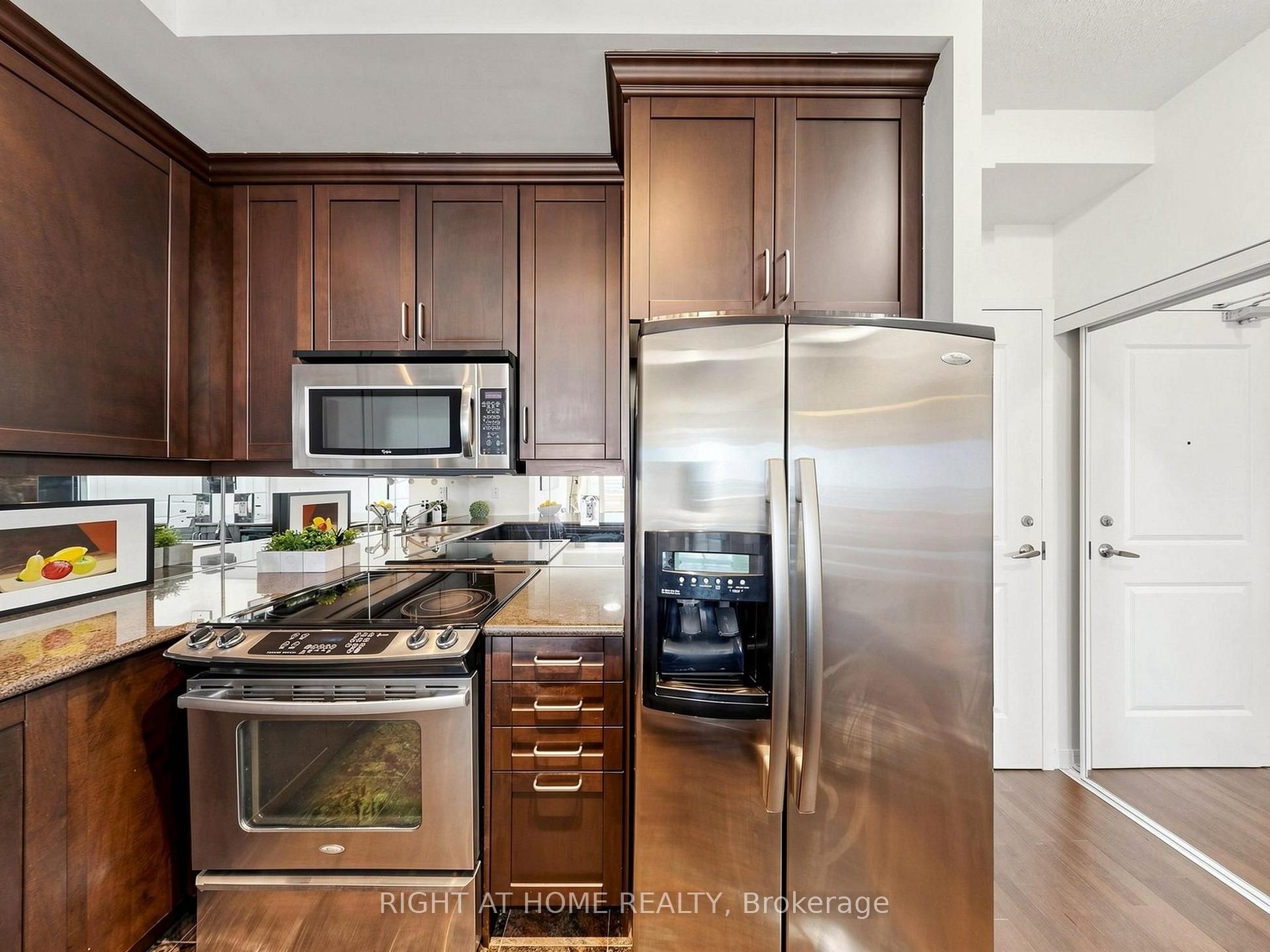 Photo 15 of Unit 1032, 628 Fleet Street, Toronto, Niagara — HOMEH