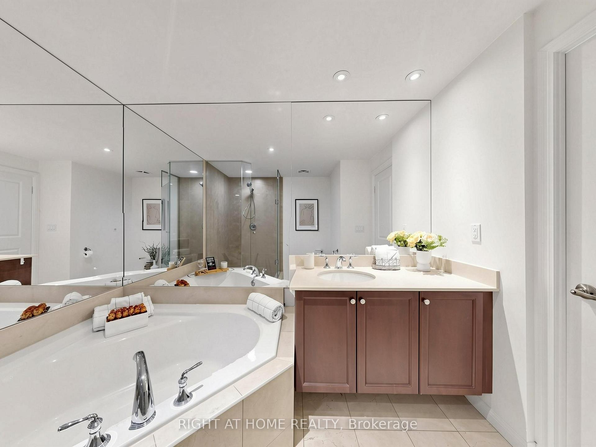Photo 22 of Unit 1032, 628 Fleet Street, Toronto, Niagara — HOMEH