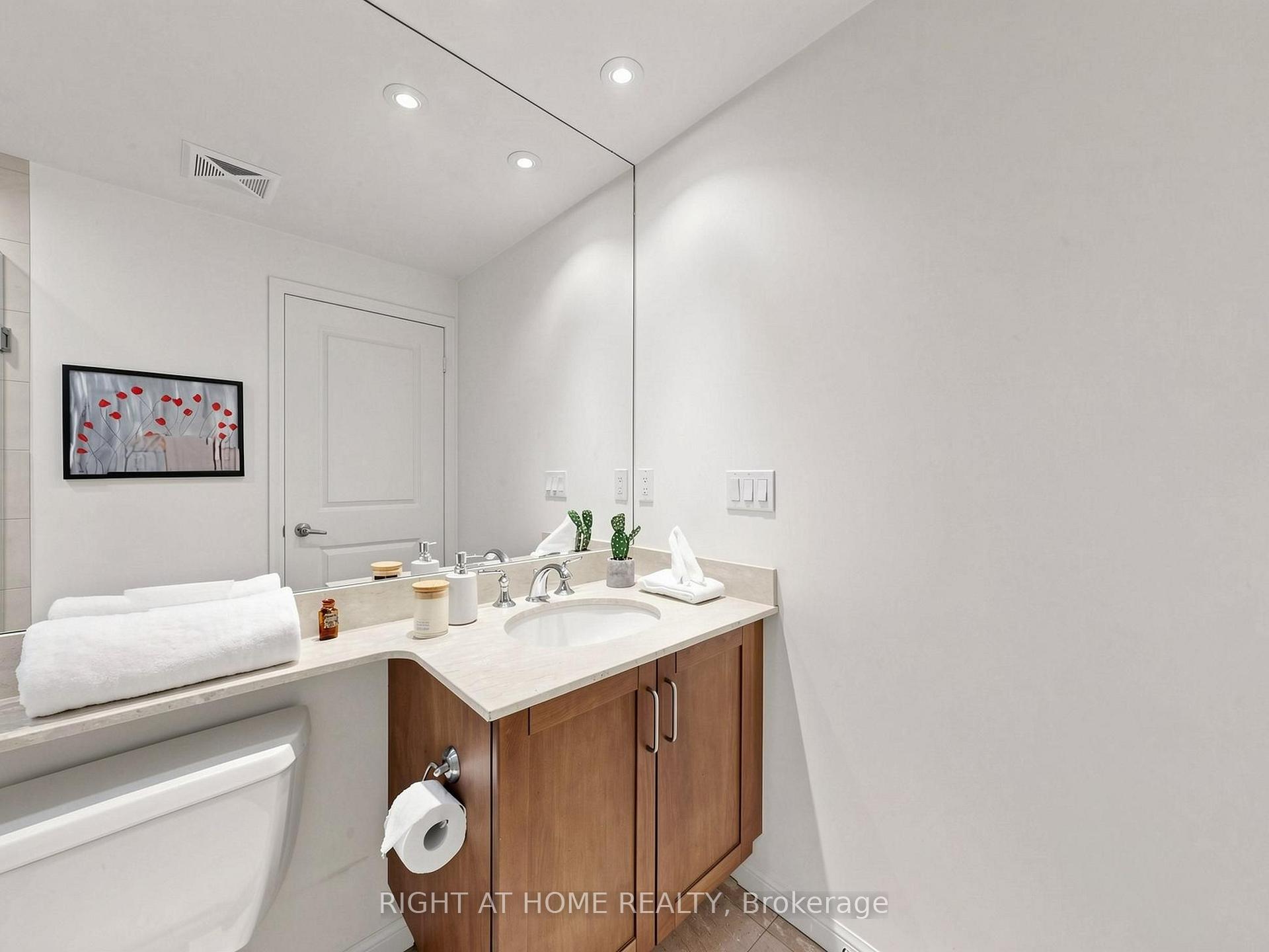 Photo 27 of Unit 1032, 628 Fleet Street, Toronto, Niagara — HOMEH