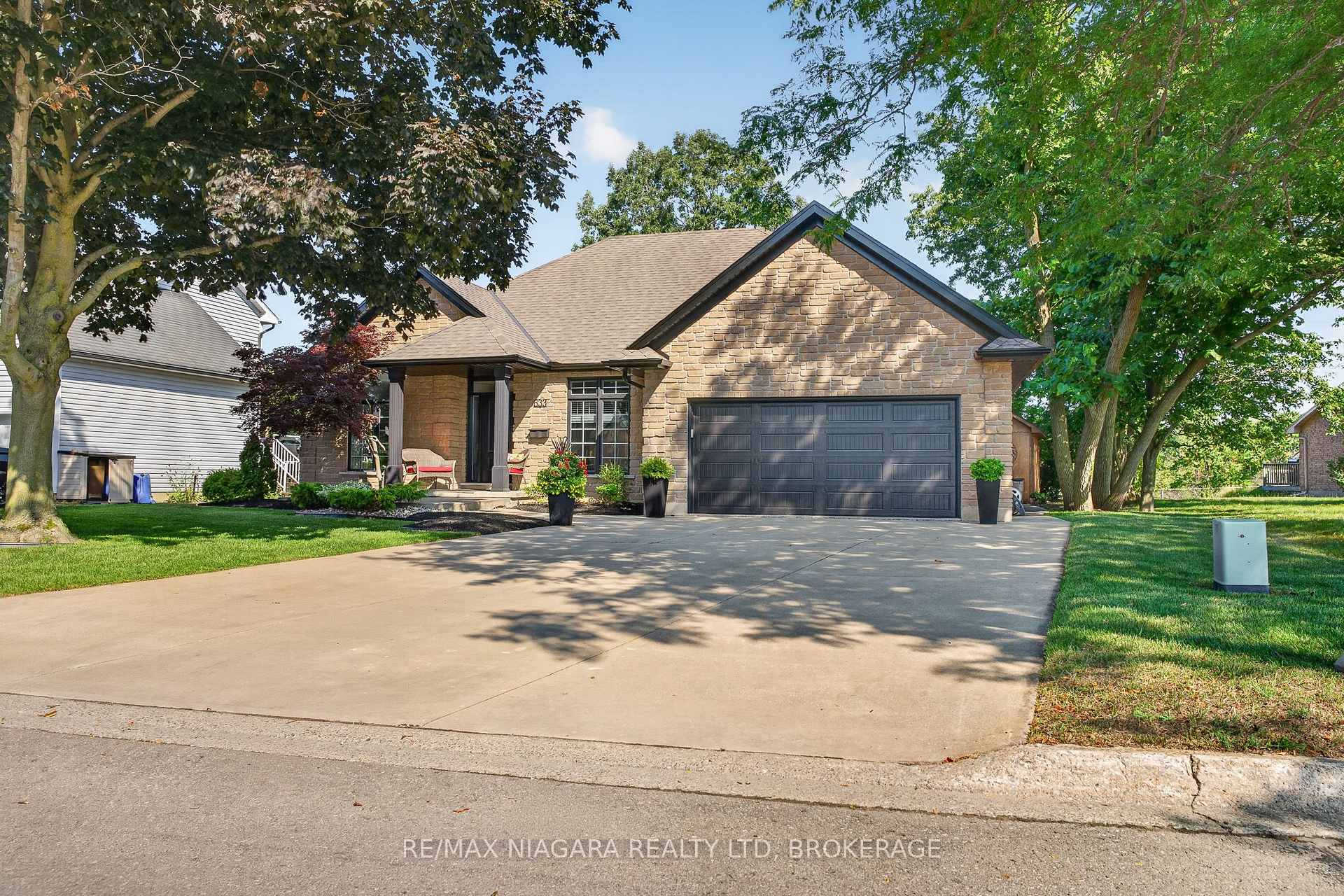 Photo 2 of 633 Clarence Street, Port Colborne, Sugarloaf — HOMEH
