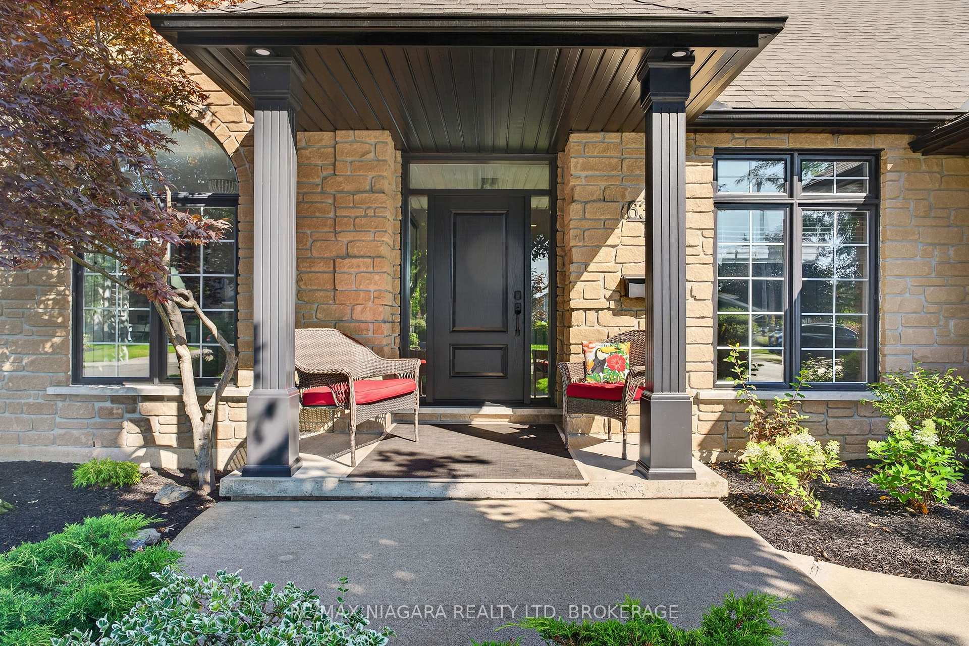 Photo 4 of 633 Clarence Street, Port Colborne, Sugarloaf — HOMEH
