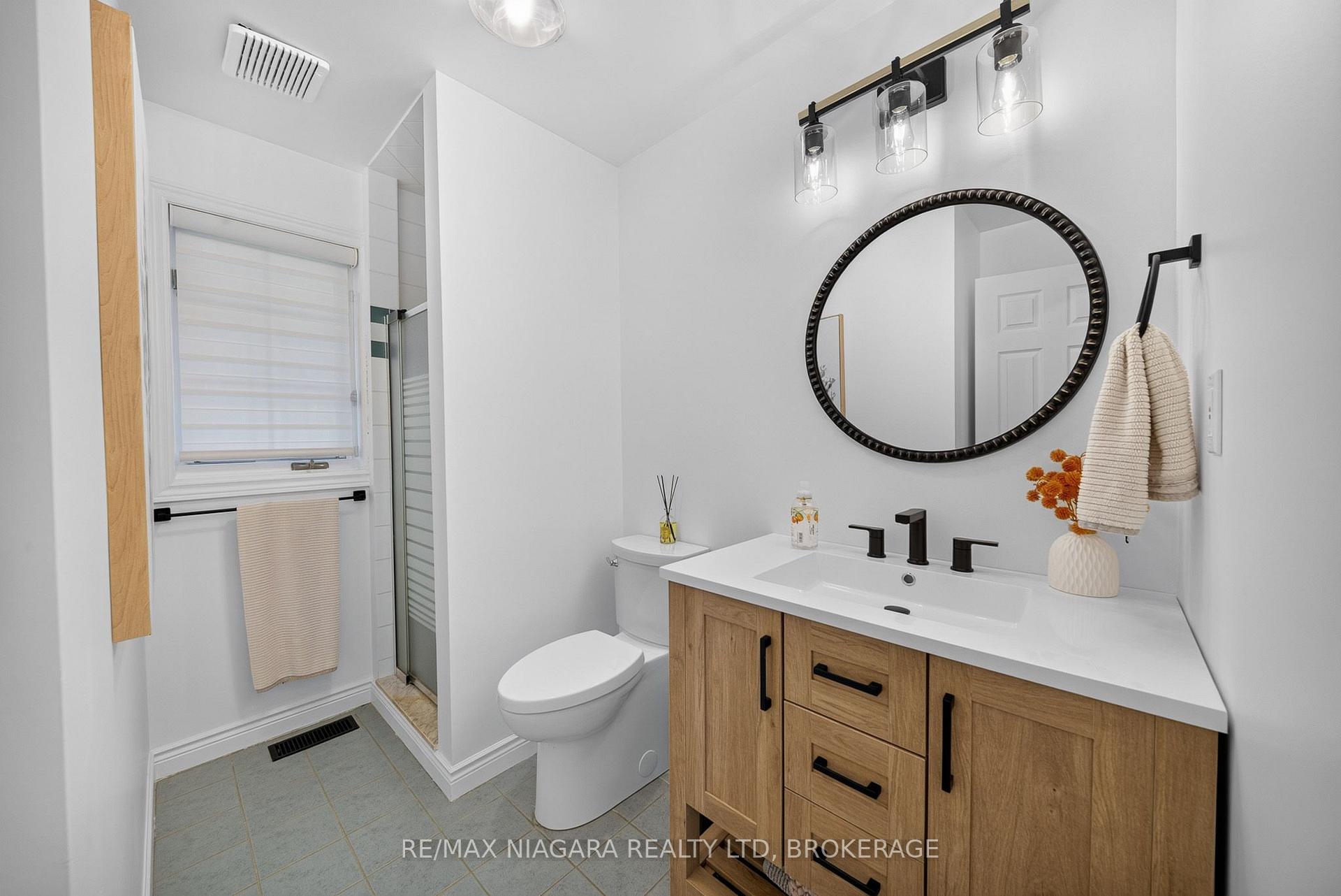 Photo 31 of 633 Clarence Street, Port Colborne, Sugarloaf — HOMEH