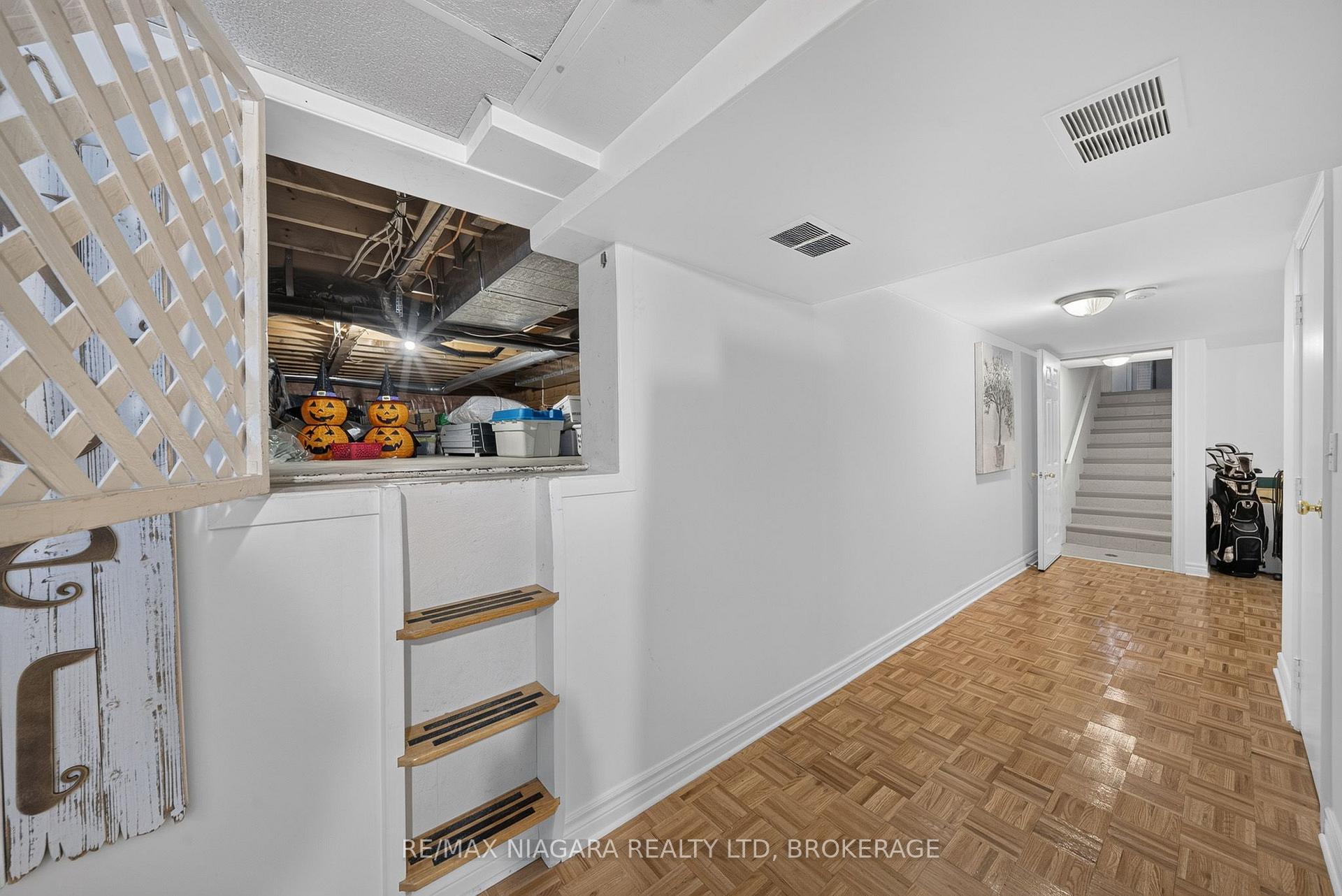 Photo 37 of 633 Clarence Street, Port Colborne, Sugarloaf — HOMEH