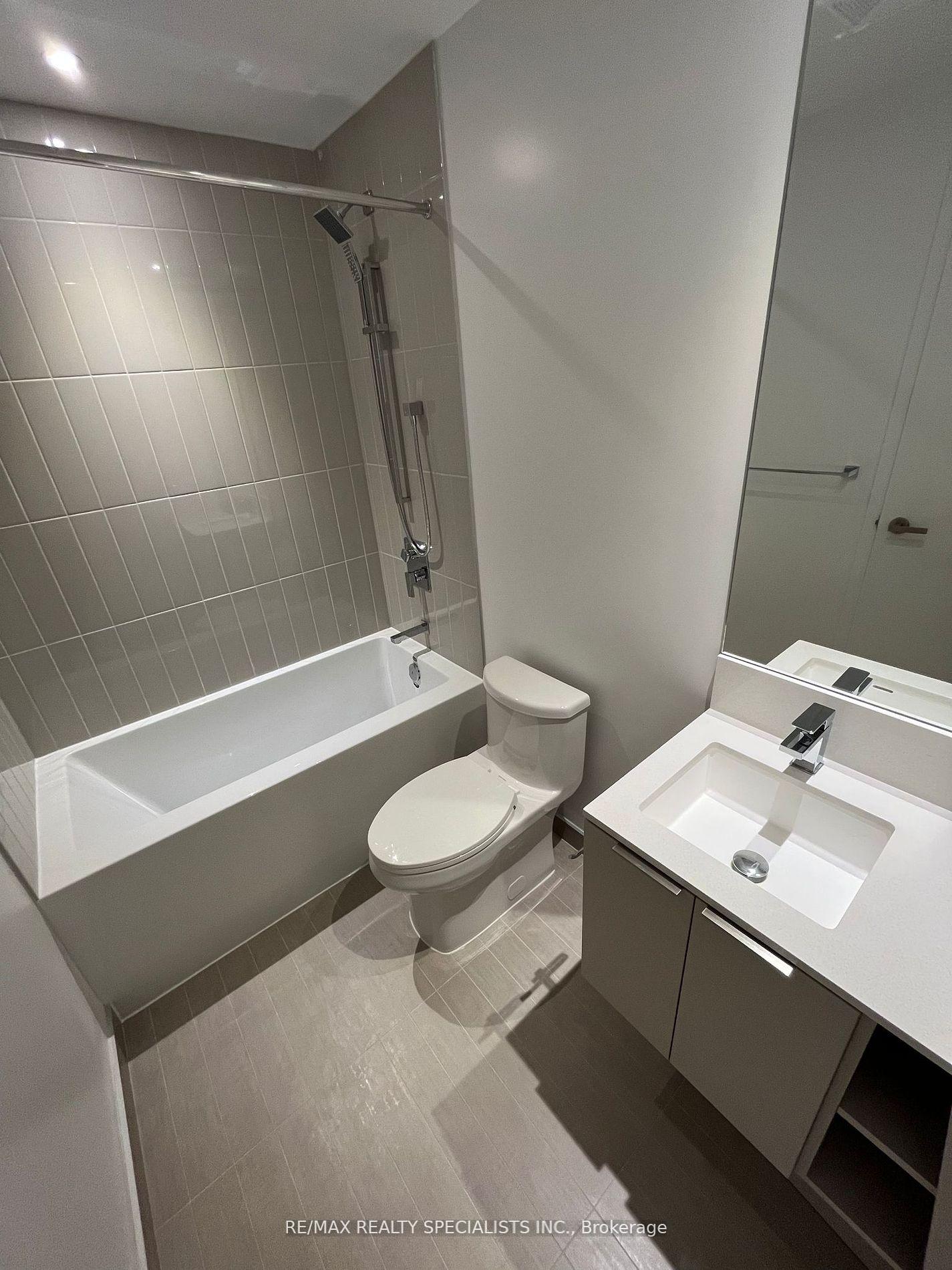 Photo 6 of Unit 4712, 3900 Confederation Parkway, Mississauga, City Centre — HOMEH