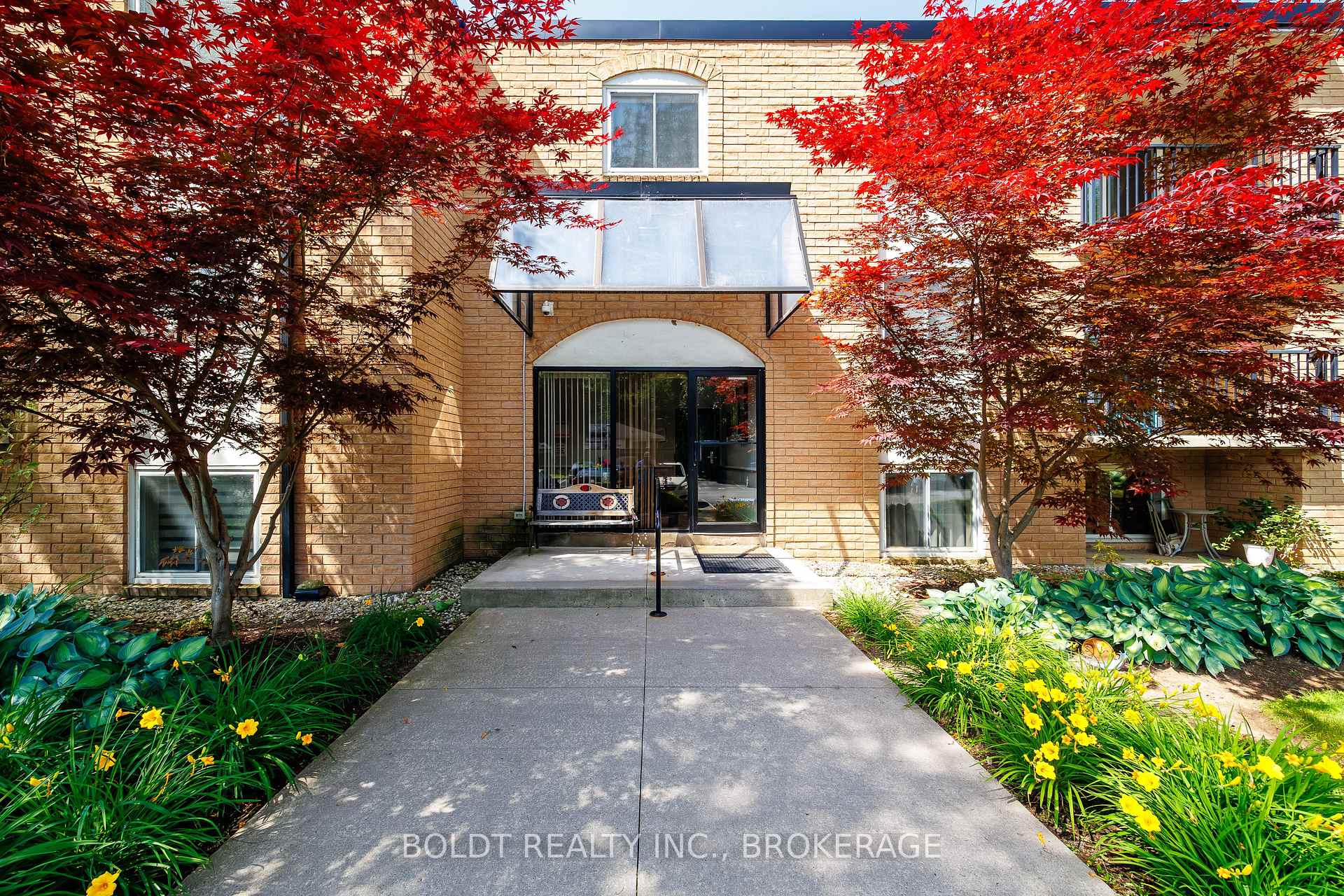 Photo 2 of Unit 210, 6 Westlake Lane, St. Catharines, Lakeport — HOMEH