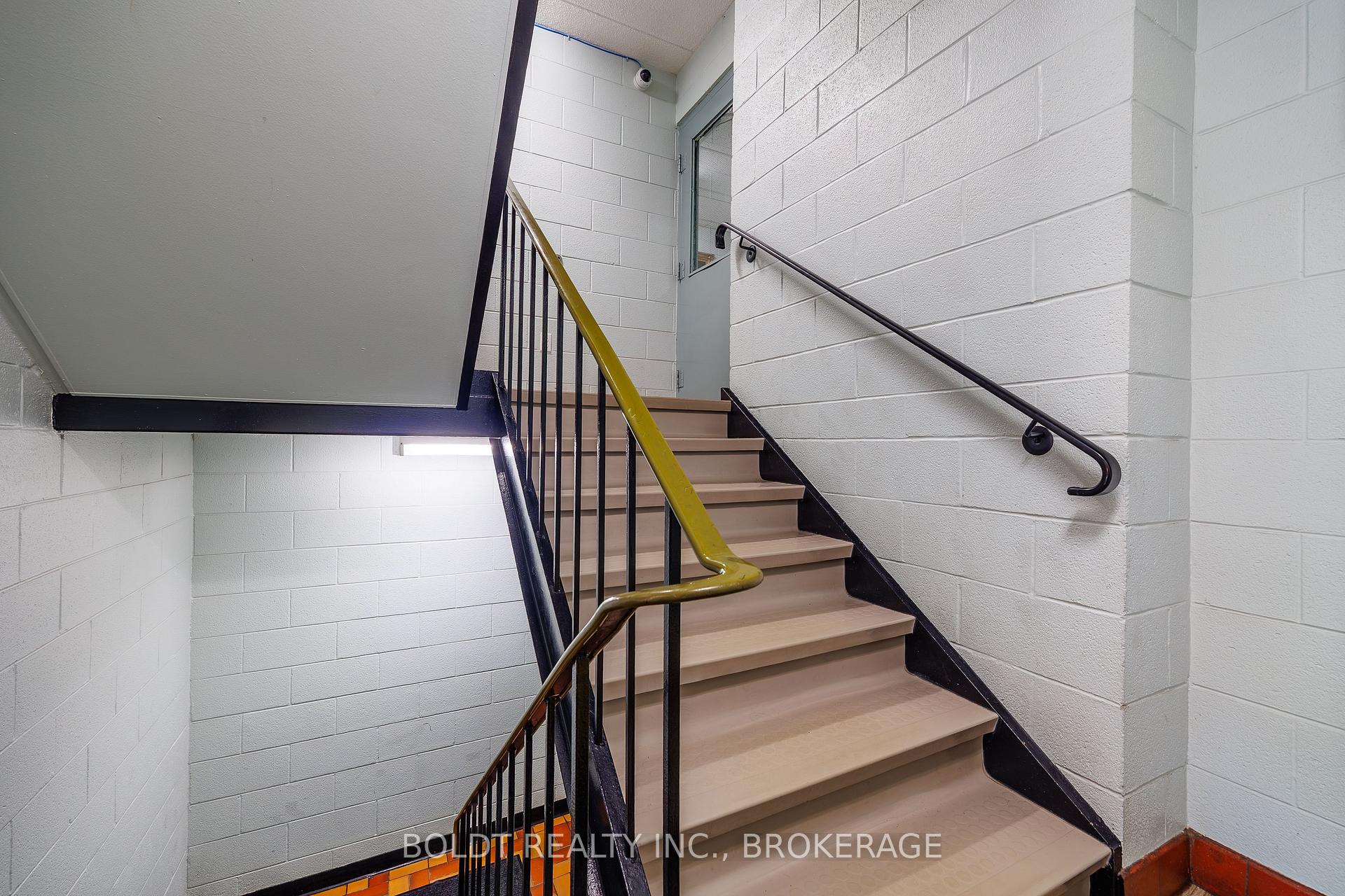 Photo 3 of Unit 210, 6 Westlake Lane, St. Catharines, Lakeport — HOMEH