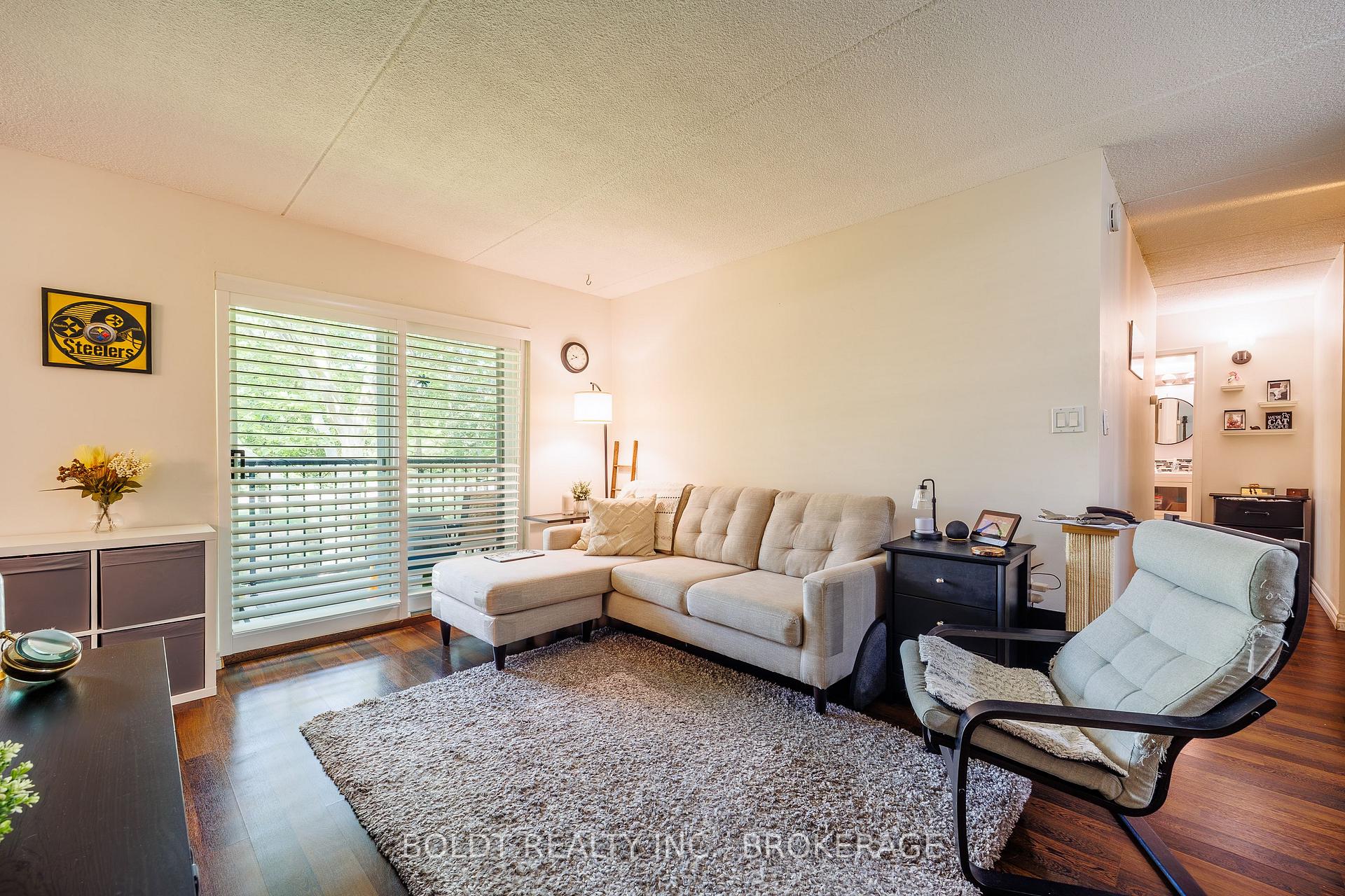 Photo 5 of Unit 210, 6 Westlake Lane, St. Catharines, Lakeport — HOMEH