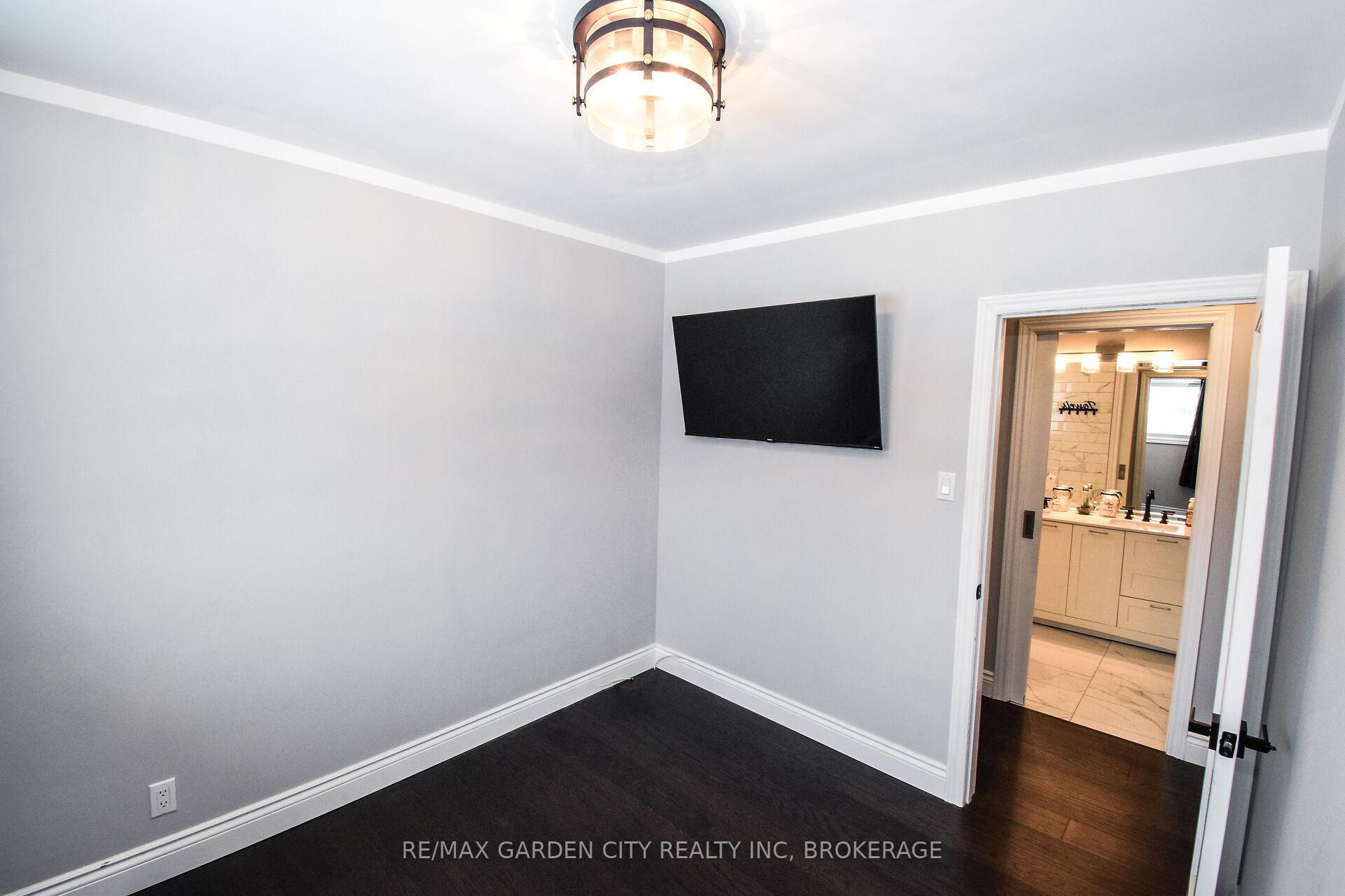 Photo 16 of 91 Crescent Drive, Welland, Dain City — HOMEH