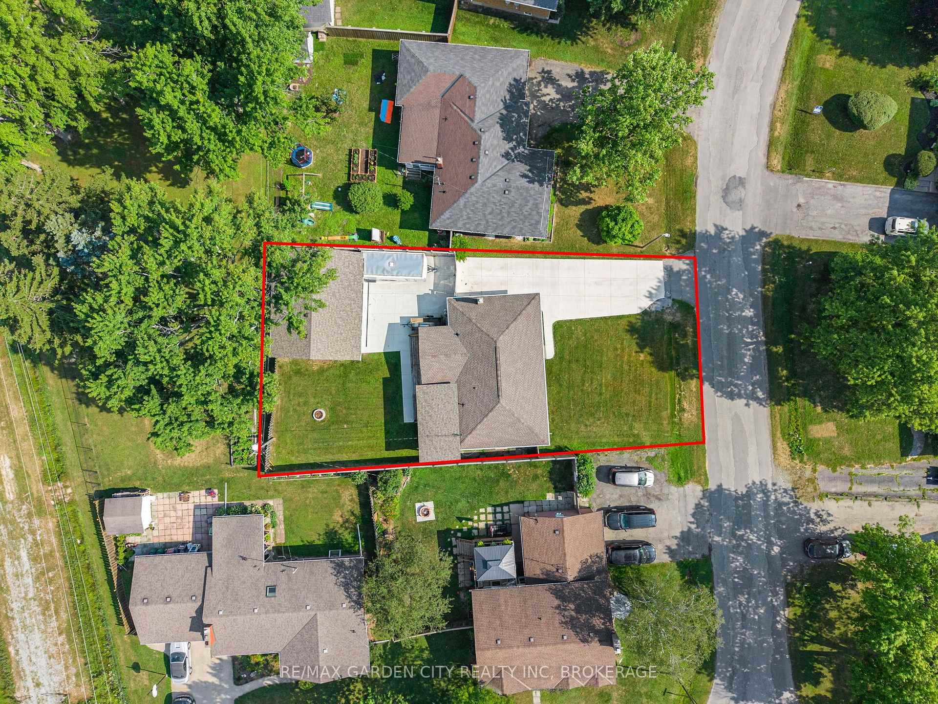 Photo 48 of 91 Crescent Drive, Welland, Dain City — HOMEH