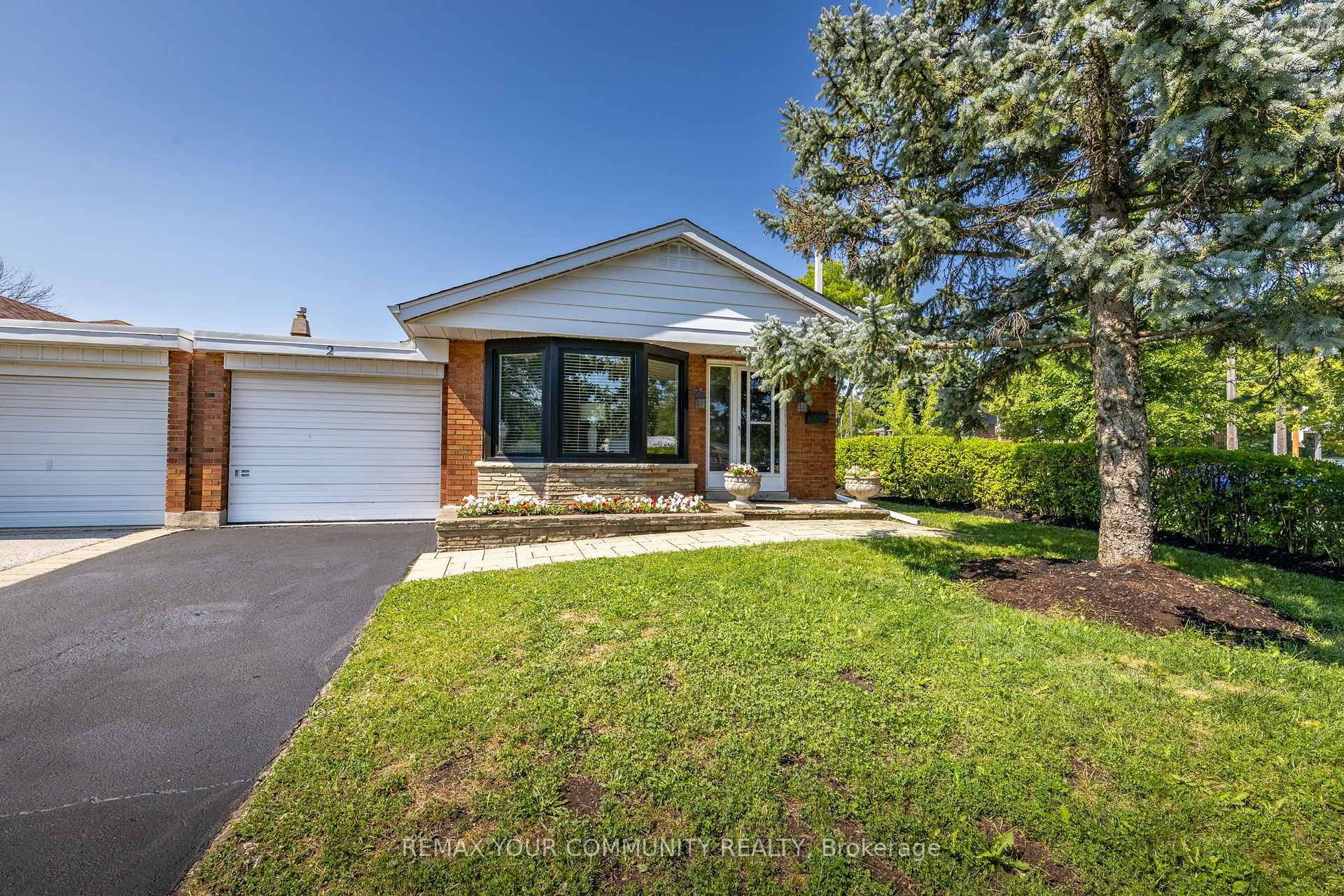 Photo 1 of 2 Doonaree Drive, North York, Parkwoods-Donalda — HOMEH