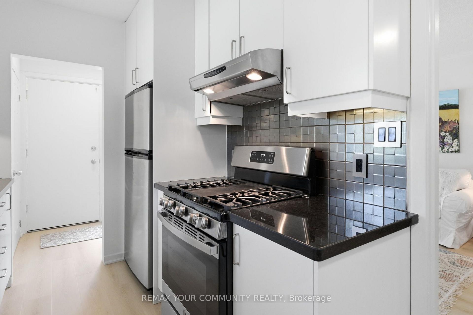 Photo 5 of 2 Doonaree Drive, North York, Parkwoods-Donalda — HOMEH
