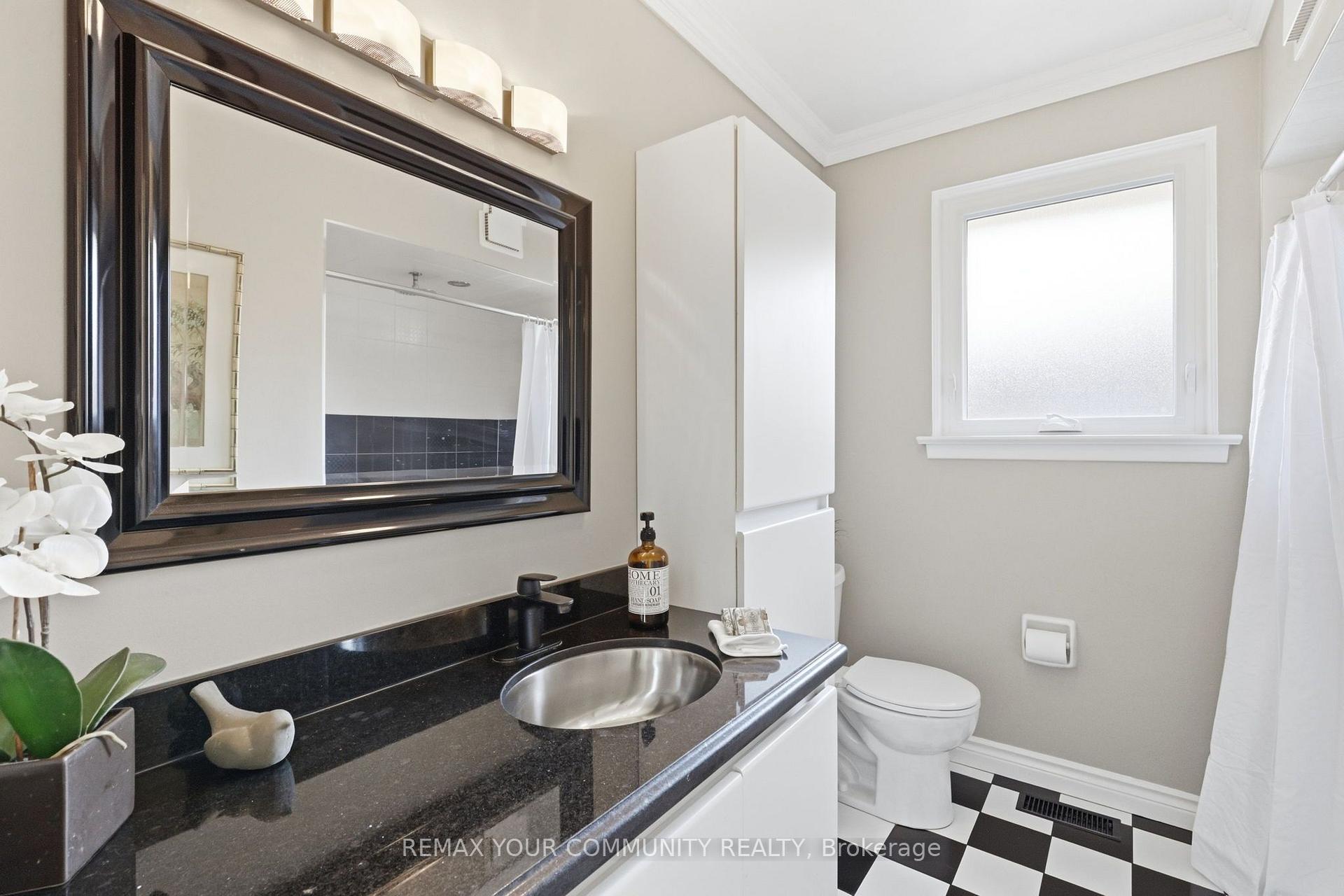 Photo 18 of 2 Doonaree Drive, North York, Parkwoods-Donalda — HOMEH