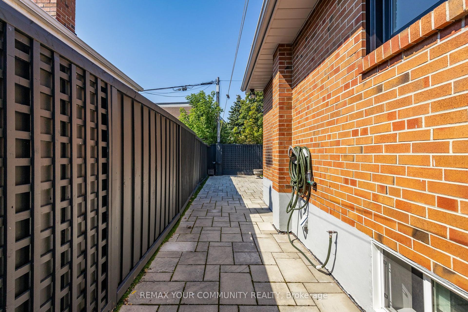 Photo 26 of 2 Doonaree Drive, North York, Parkwoods-Donalda — HOMEH