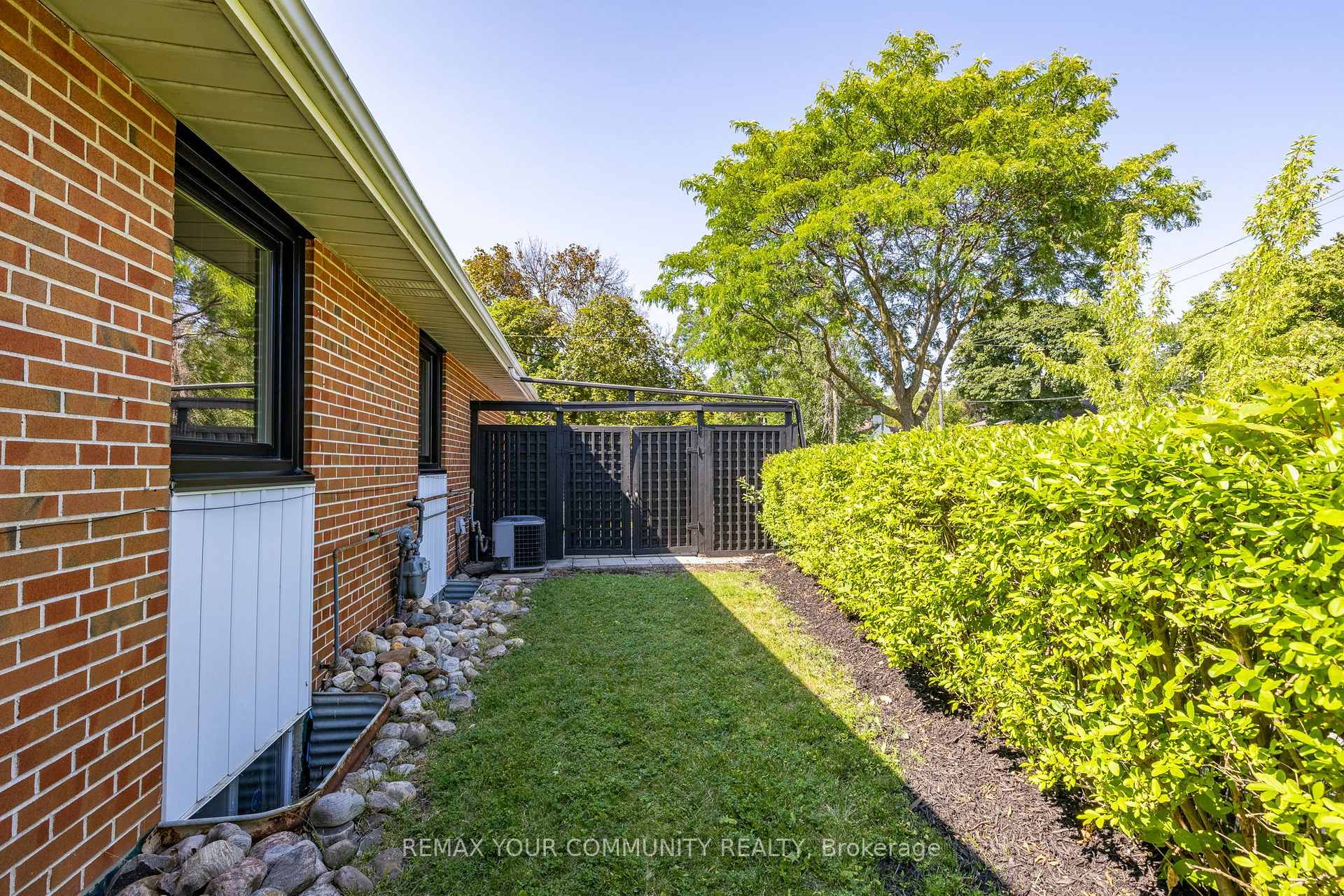Photo 33 of 2 Doonaree Drive, North York, Parkwoods-Donalda — HOMEH