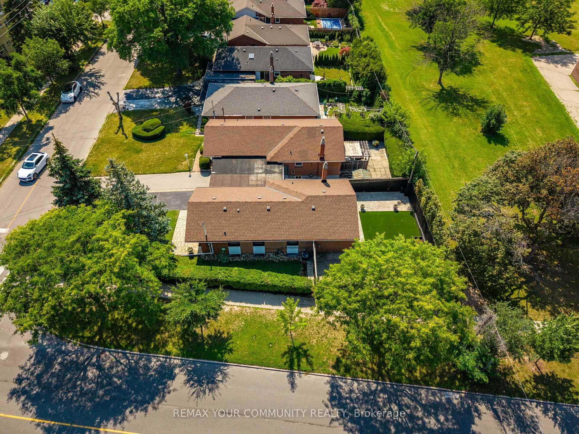 Photo 34 of 2 Doonaree Drive, North York, Parkwoods-Donalda — HOMEH