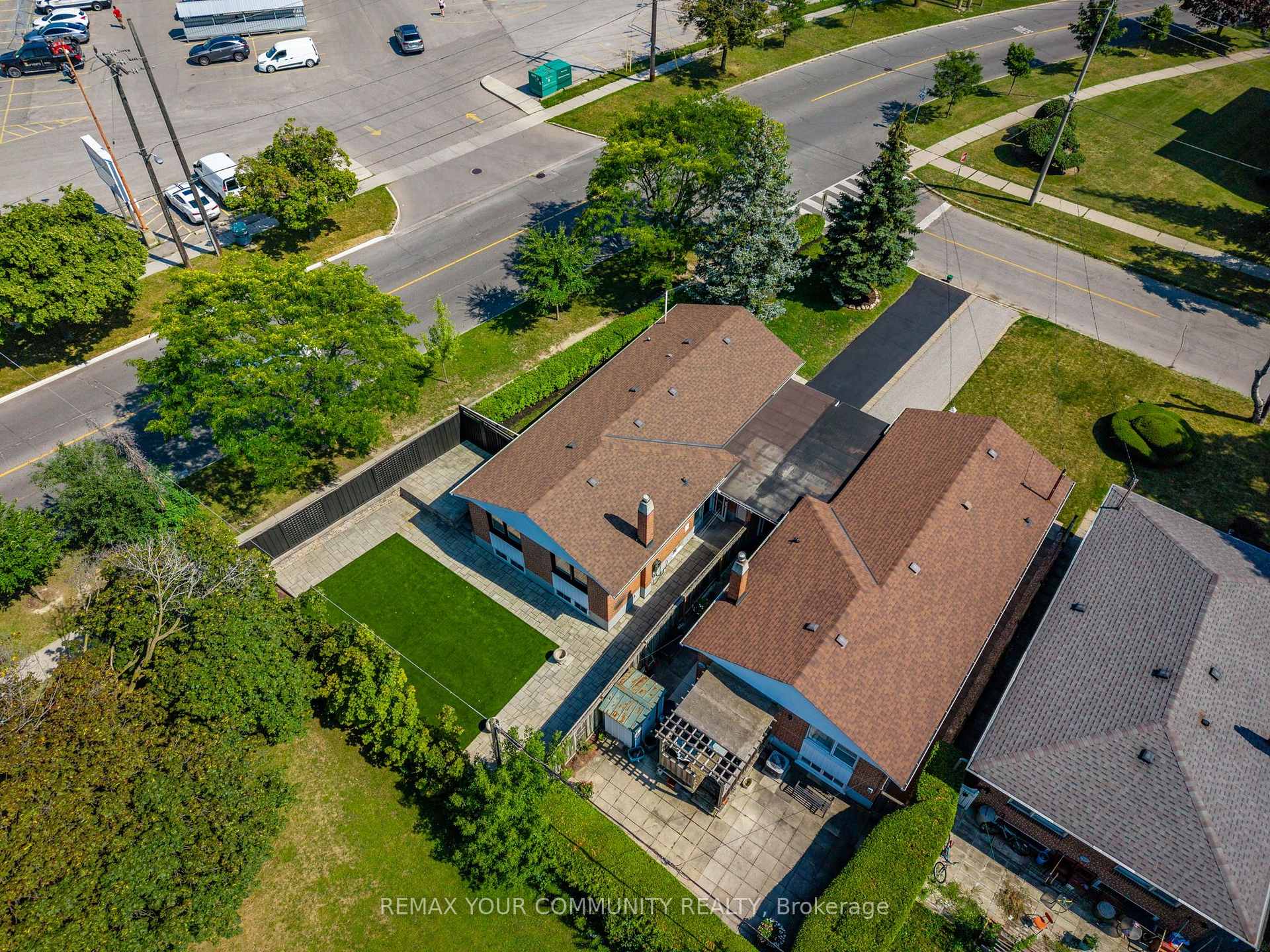 Photo 35 of 2 Doonaree Drive, North York, Parkwoods-Donalda — HOMEH