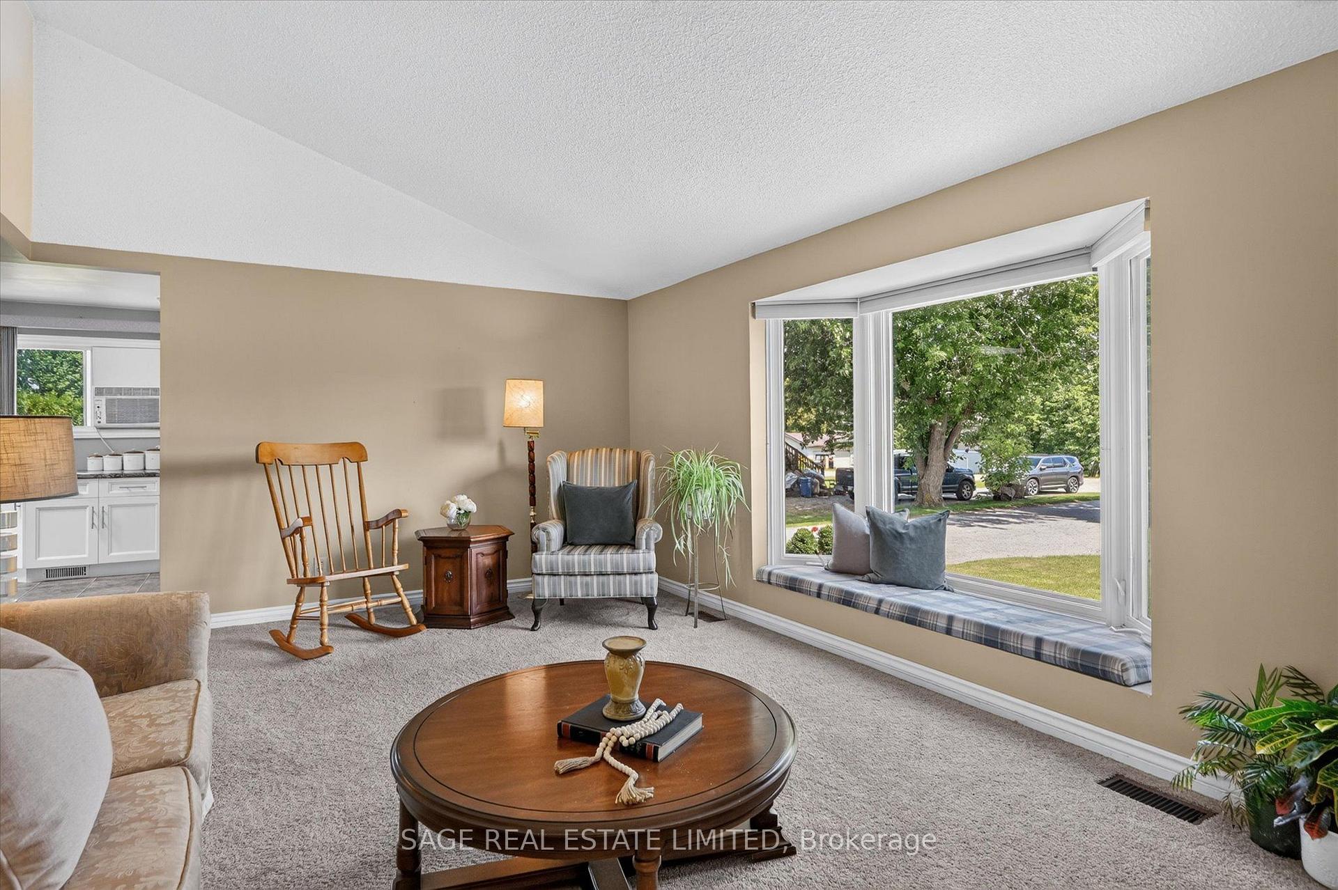 Photo 7 of 39 Riverside Drive, Kawartha Lakes, Ops — HOMEH