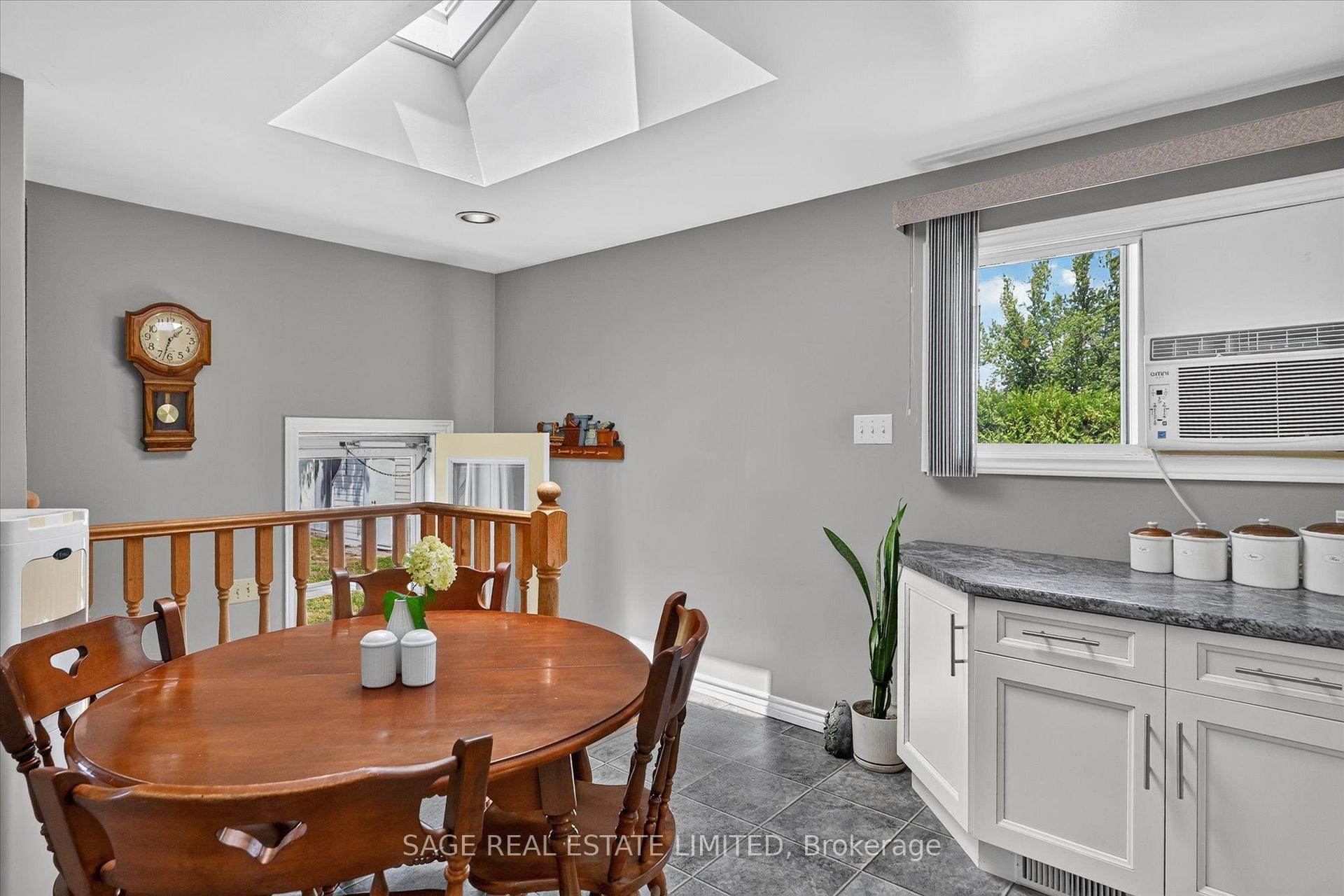Photo 10 of 39 Riverside Drive, Kawartha Lakes, Ops — HOMEH