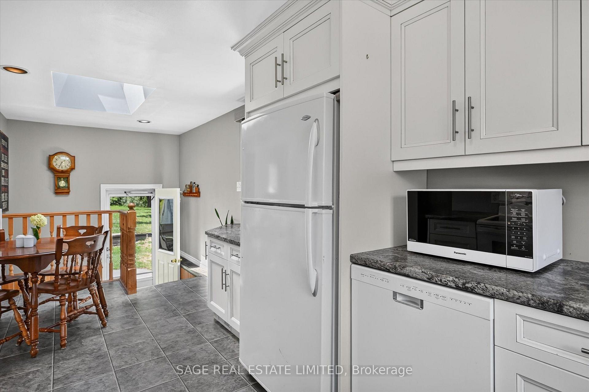 Photo 15 of 39 Riverside Drive, Kawartha Lakes, Ops — HOMEH