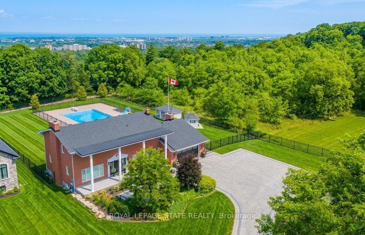 Photo 1 of 10 Azalea Court, Hamilton, Stoney Creek Mountain — HOMEH
