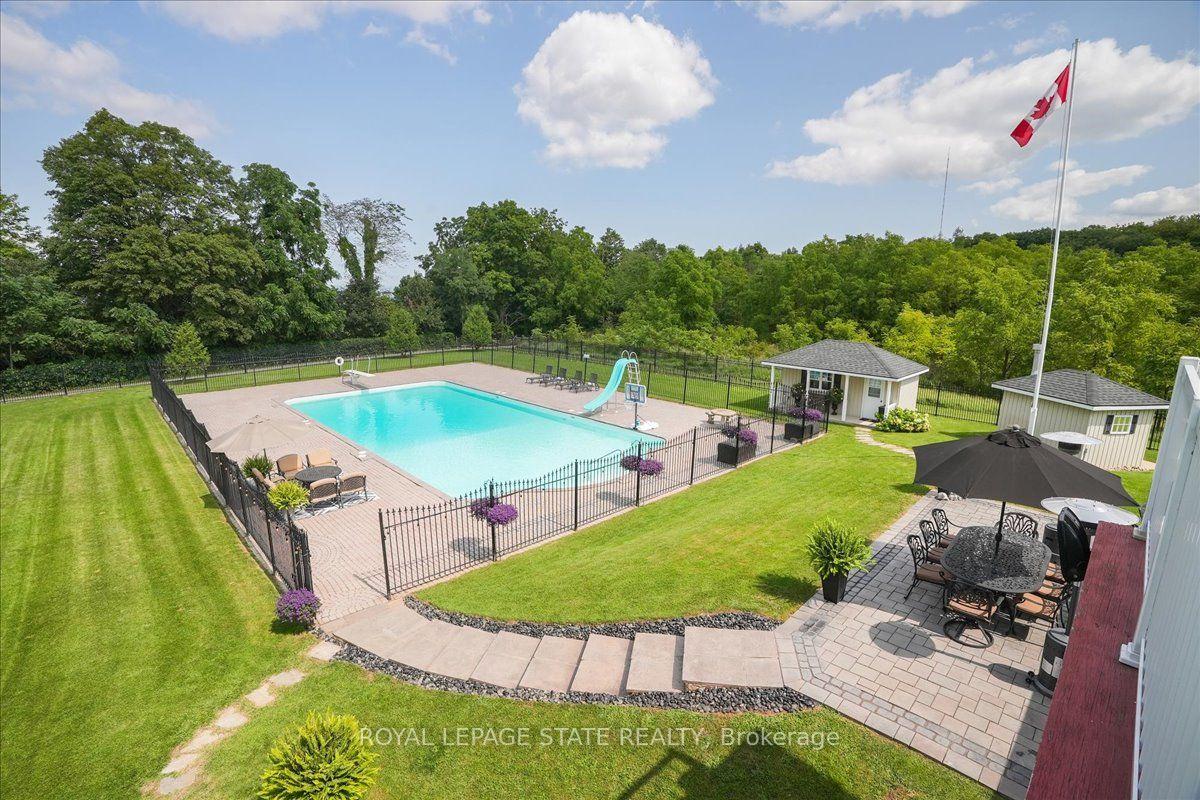 Photo 2 of 10 Azalea Court, Hamilton, Stoney Creek Mountain — HOMEH