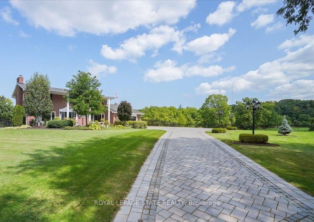 Photo 5 of 10 Azalea Court, Hamilton, Stoney Creek Mountain — HOMEH
