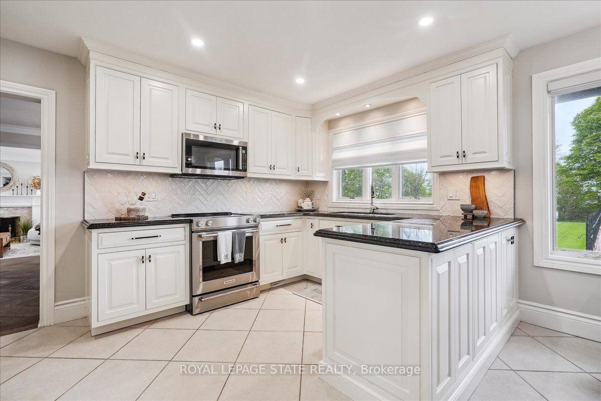 Photo 10 of 10 Azalea Court, Hamilton, Stoney Creek Mountain — HOMEH