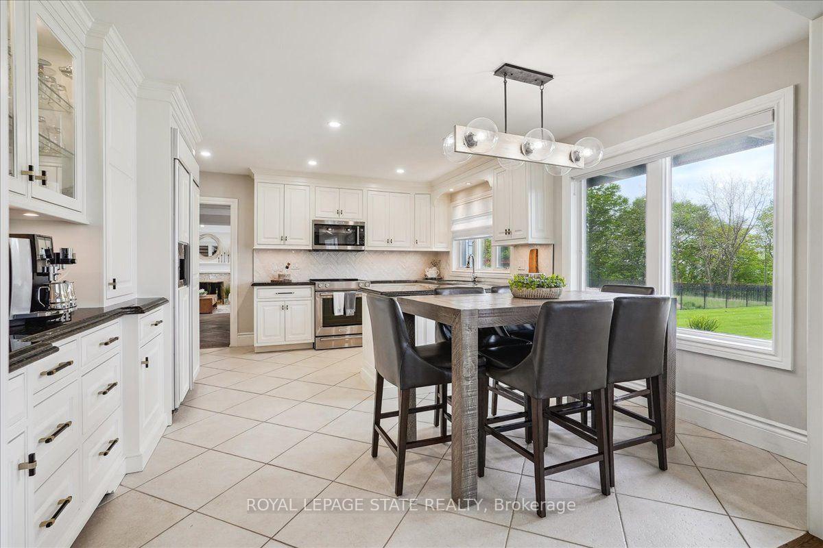 Photo 11 of 10 Azalea Court, Hamilton, Stoney Creek Mountain — HOMEH
